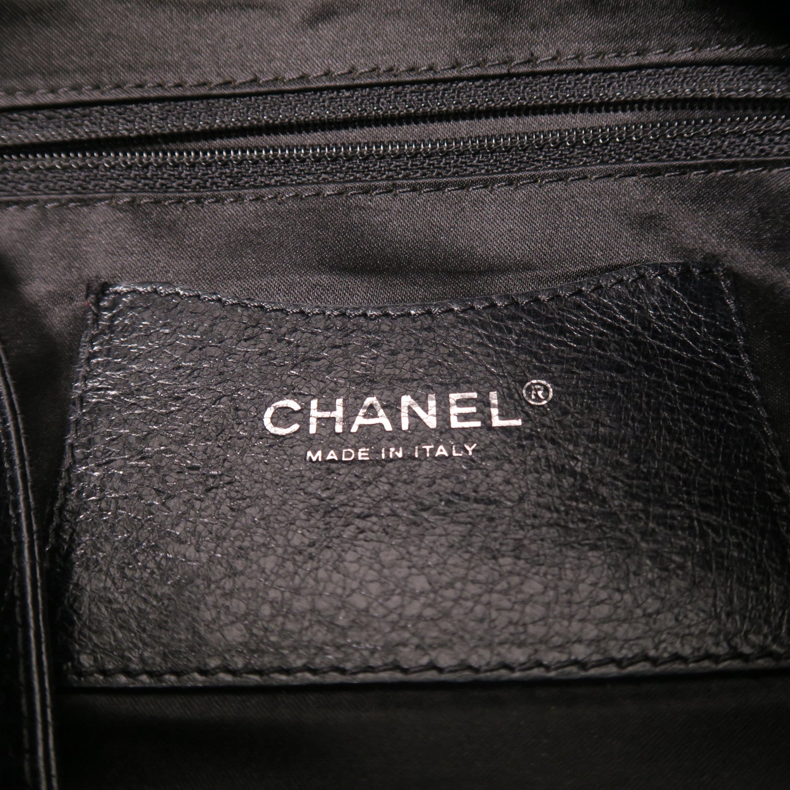 CHANEL 牛皮皮革Shoulder Bag銀扣肩背袋