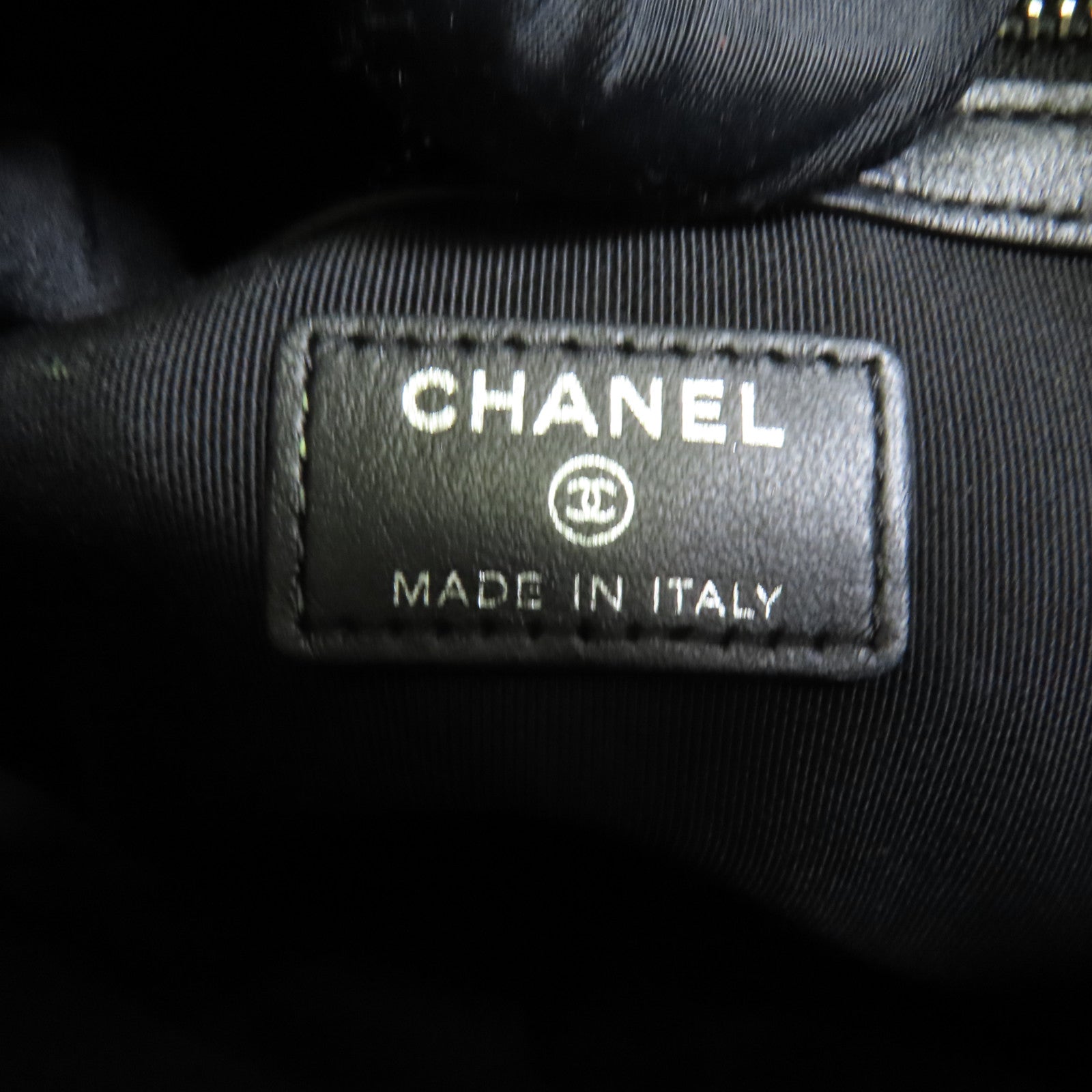 CHANEL 牛皮皮革Pouch金扣手拿包