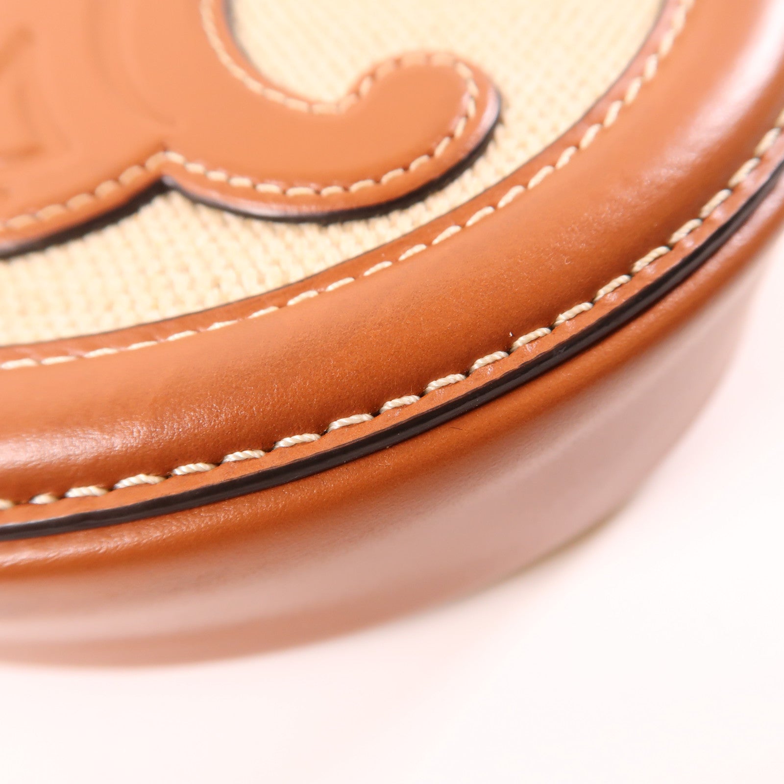 CELINE 牛皮皮革Oval Bag金扣肩背袋棕色