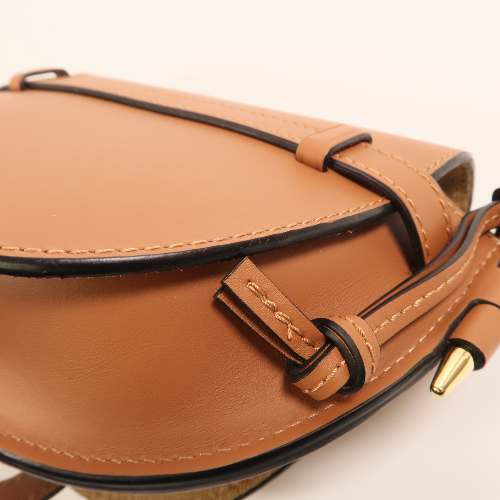 LOEWE 牛皮皮革Gate Mini金扣肩背袋