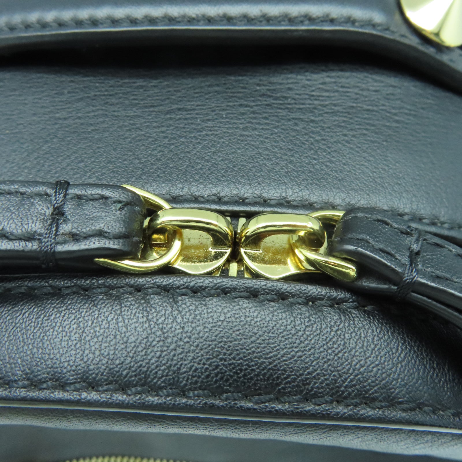 FENDI 【激減優惠】牛皮皮革Shoulder Bag金扣肩背袋黑色