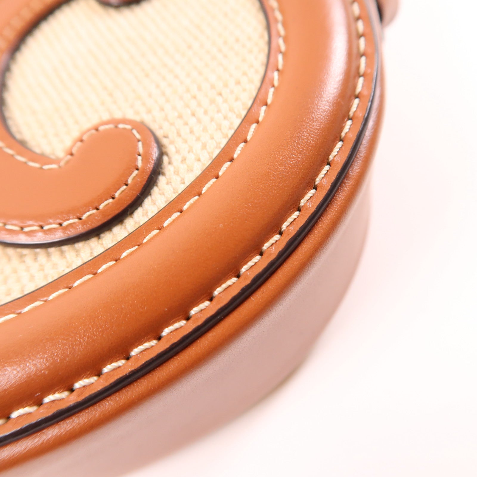 CELINE 牛皮皮革Oval Bag金扣肩背袋棕色