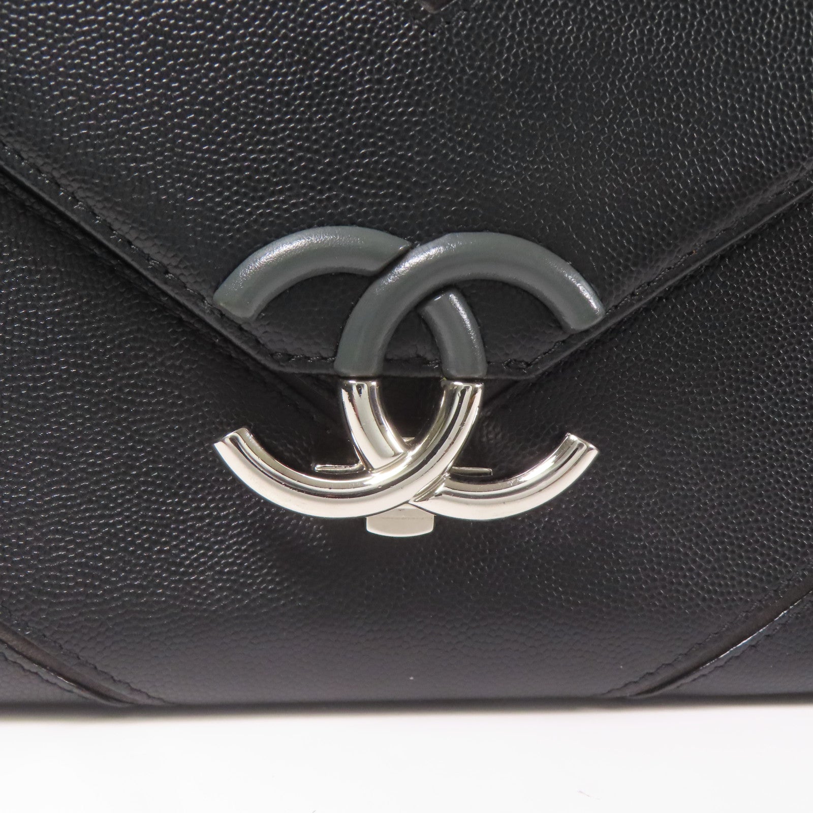 CHANEL 牛皮皮革Shoulder Bag銀扣鏈帶肩背袋