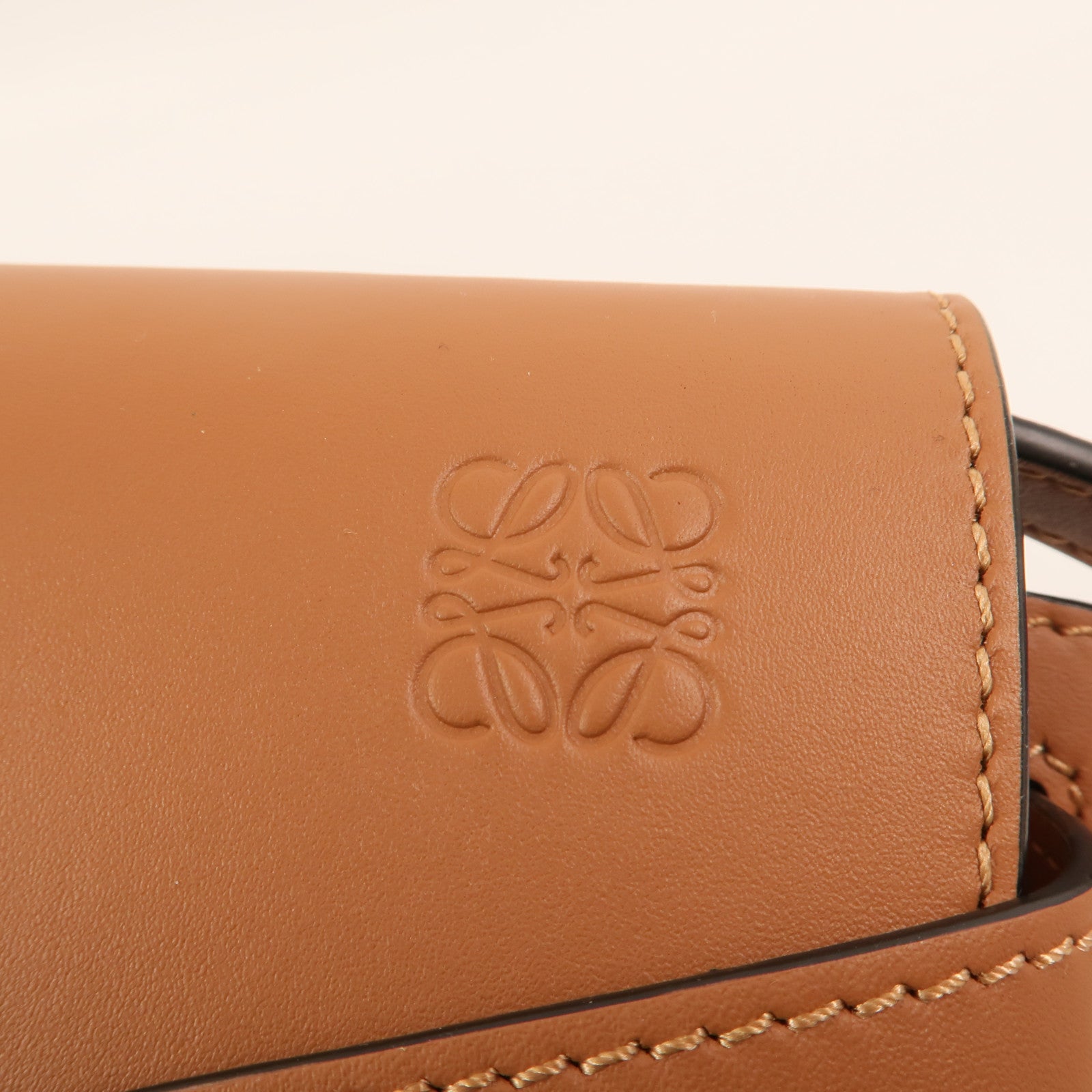 LOEWE 牛皮皮革Gate Mini金扣肩背袋