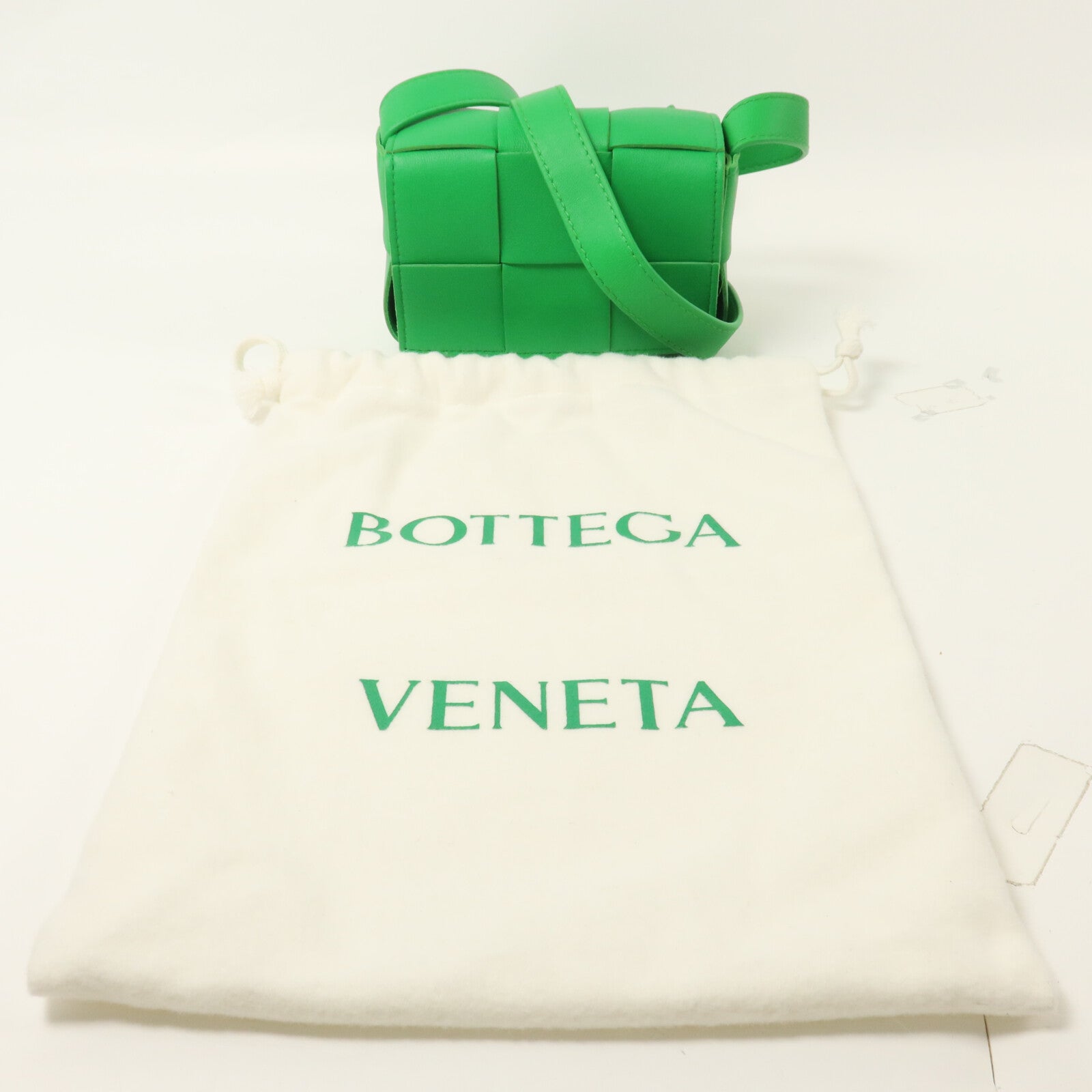 BOTTEGA VENETA 羊皮皮革Mini Cassette肩背袋