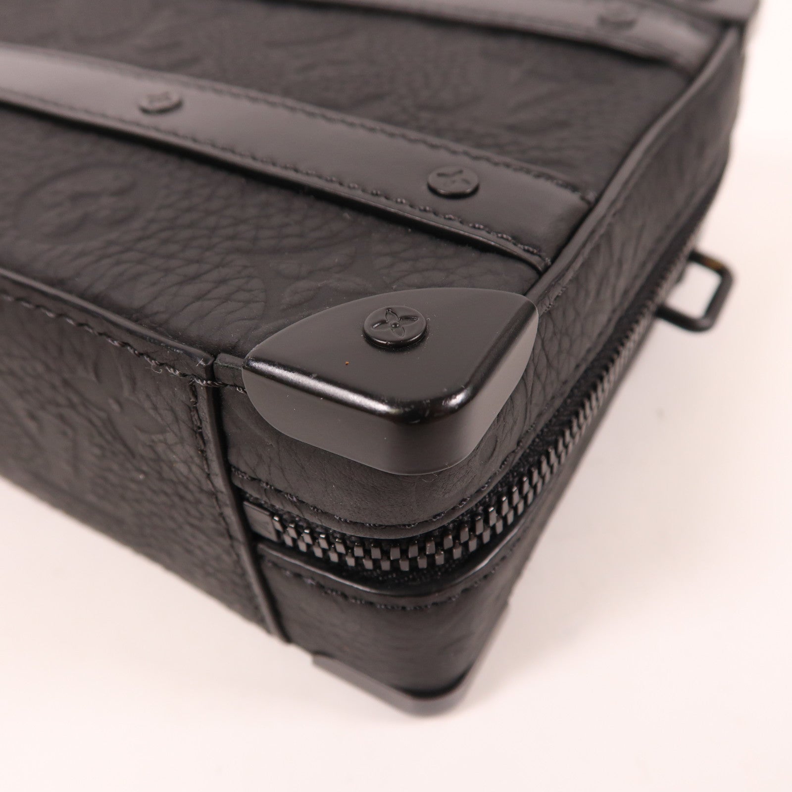 LOUIS VUITTON Taurillon Monogram Handle Soft Trunk肩背袋黑色