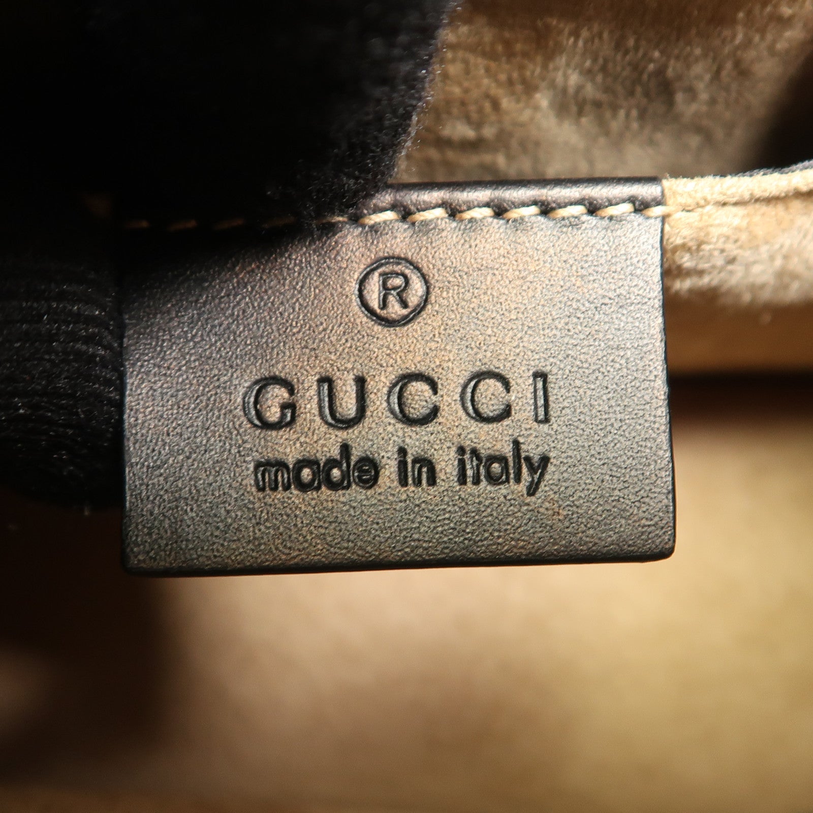 GUCCI 牛皮皮革Sylvie Mini Bag金扣鏈帶肩背袋