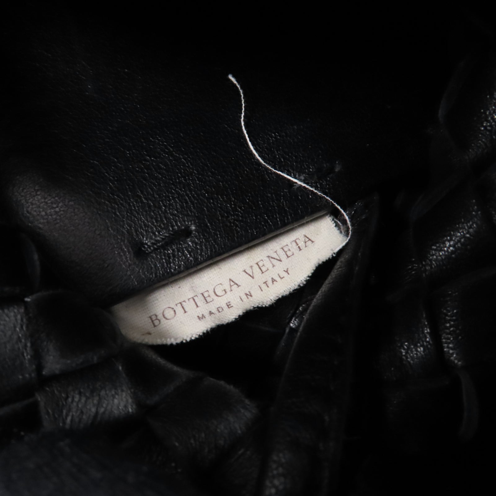 BOTTEGA VENETA 織紋皮革Hand Bag金扣手挽袋黑色