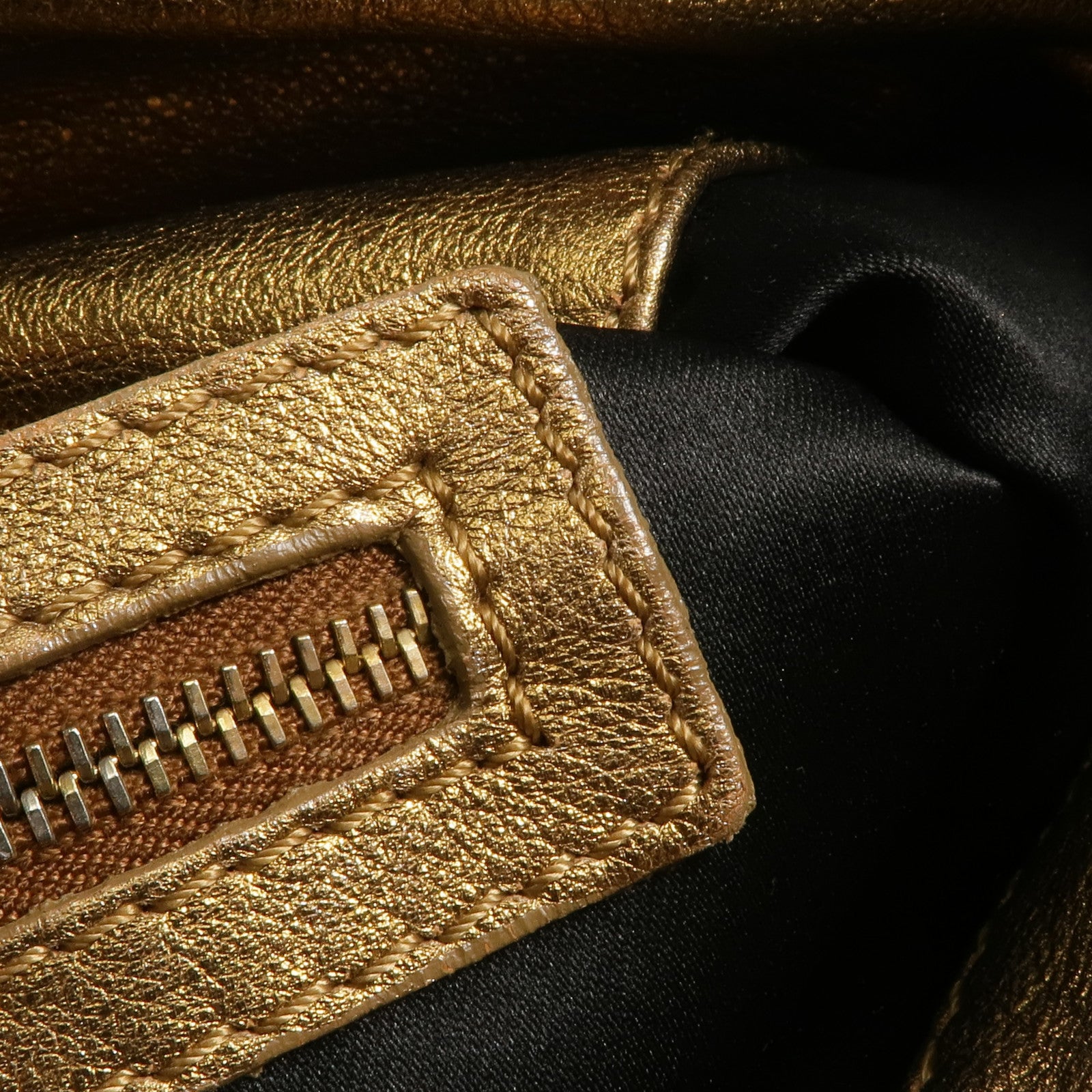 Valentino 羊皮皮革Shoulder Bag金扣肩背袋