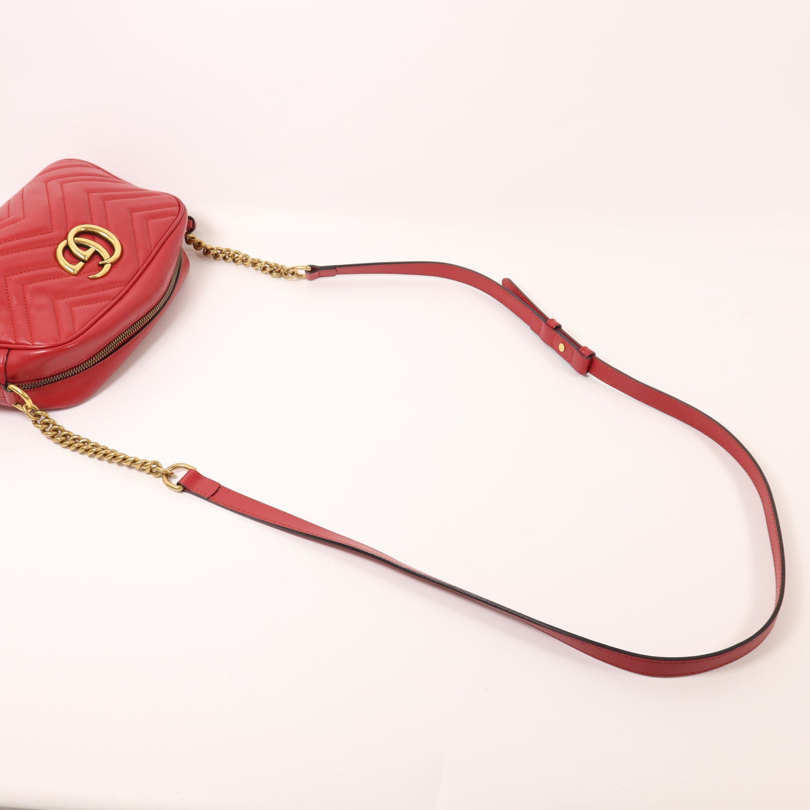 GUCCI 牛皮皮革GG Marmont Small金扣鏈帶肩背袋