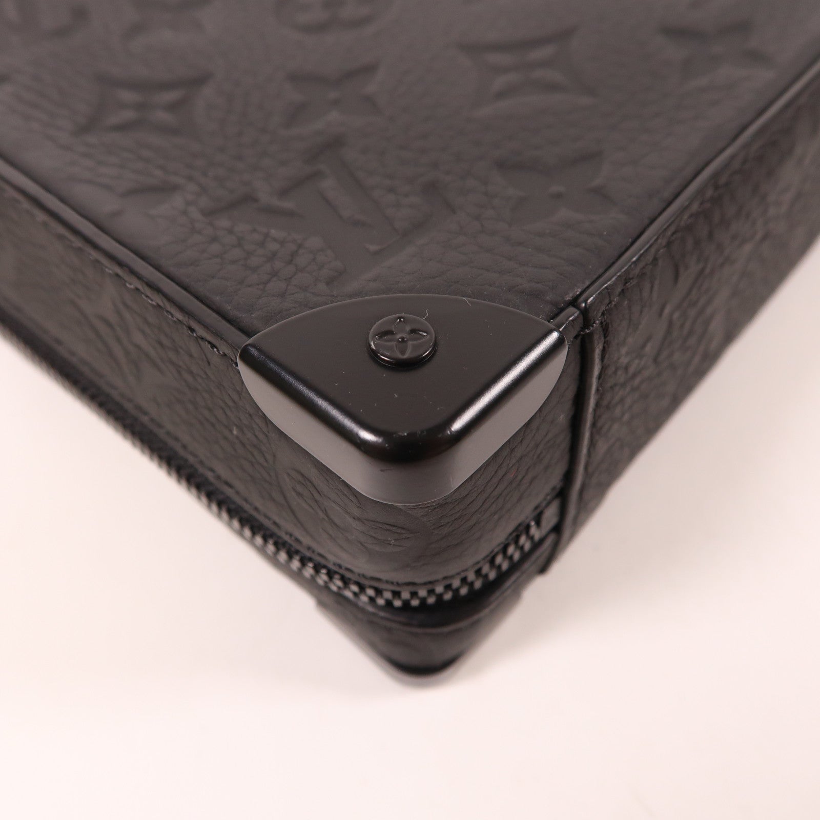 LOUIS VUITTON Taurillon Monogram Handle Soft Trunk肩背袋黑色