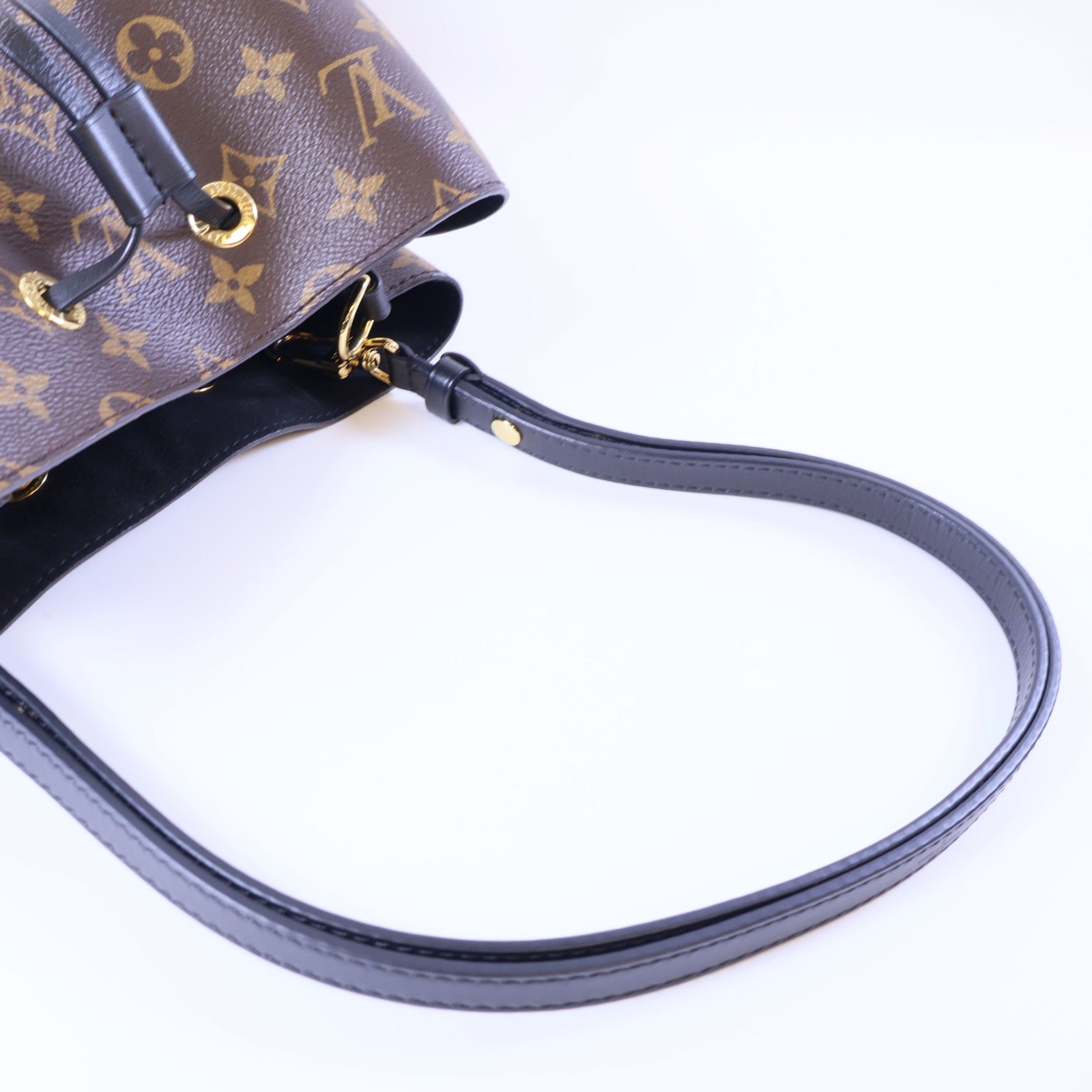 LOUIS VUITTON Monogram Neo Noe MM金扣肩背袋棕色/黑色