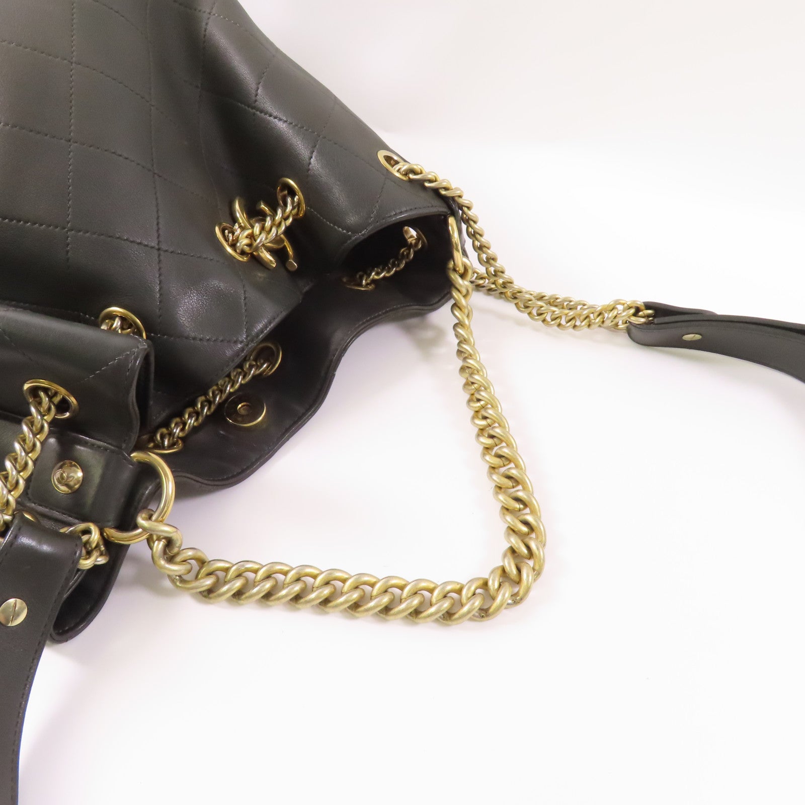 CHANEL 皮革Bucket Bag金扣肩背袋