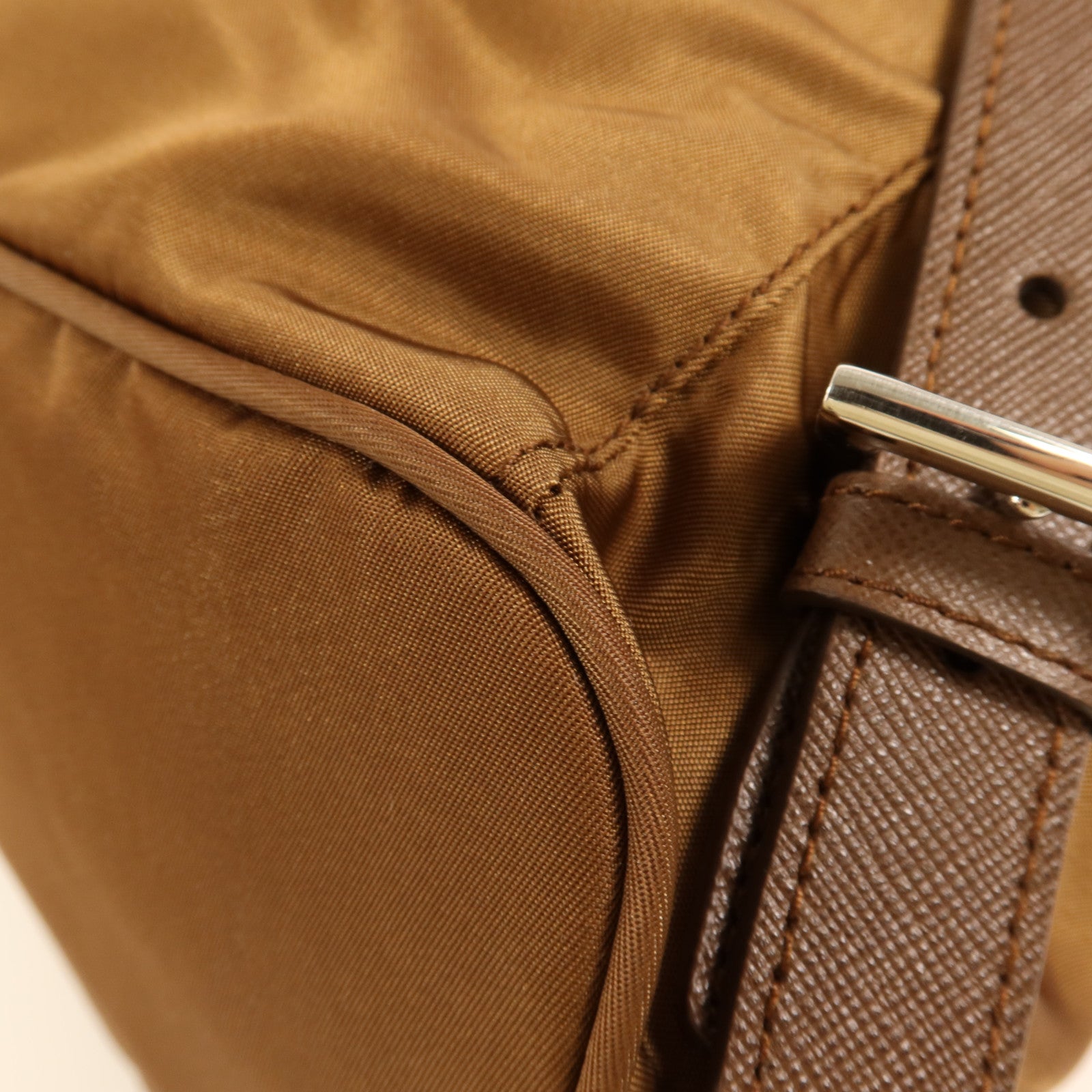 PRADA 尼龍Rucksack銀扣背包