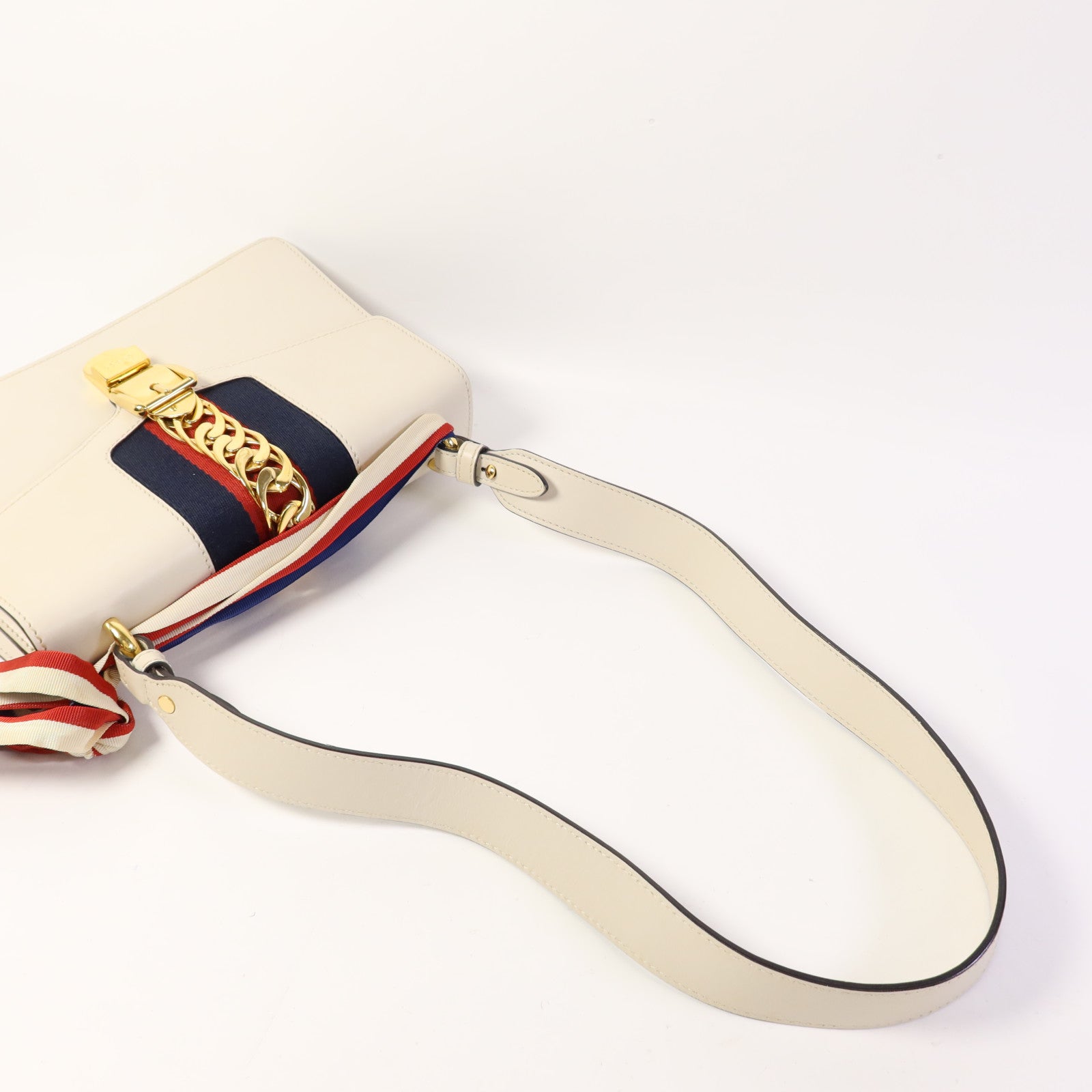 GUCCI 牛皮皮革Sylvie金扣肩背袋