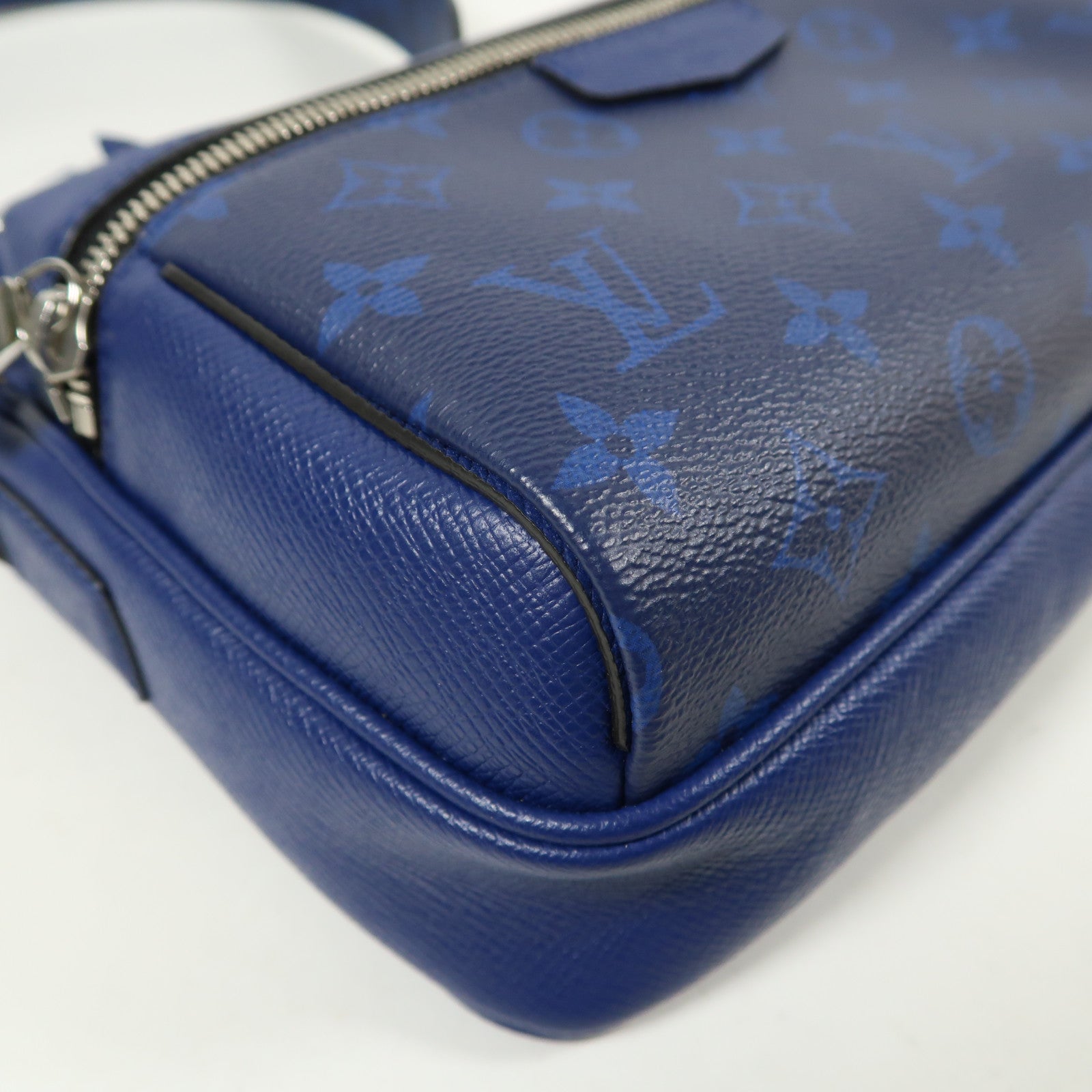 LOUIS VUITTON Taiga/Monogram Outdoor Messenger肩背袋