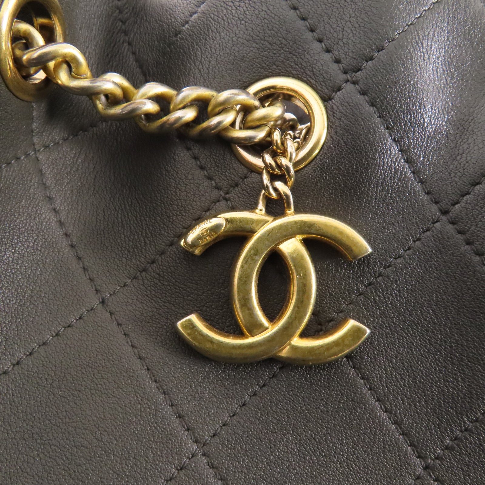 CHANEL 皮革Bucket Bag金扣肩背袋