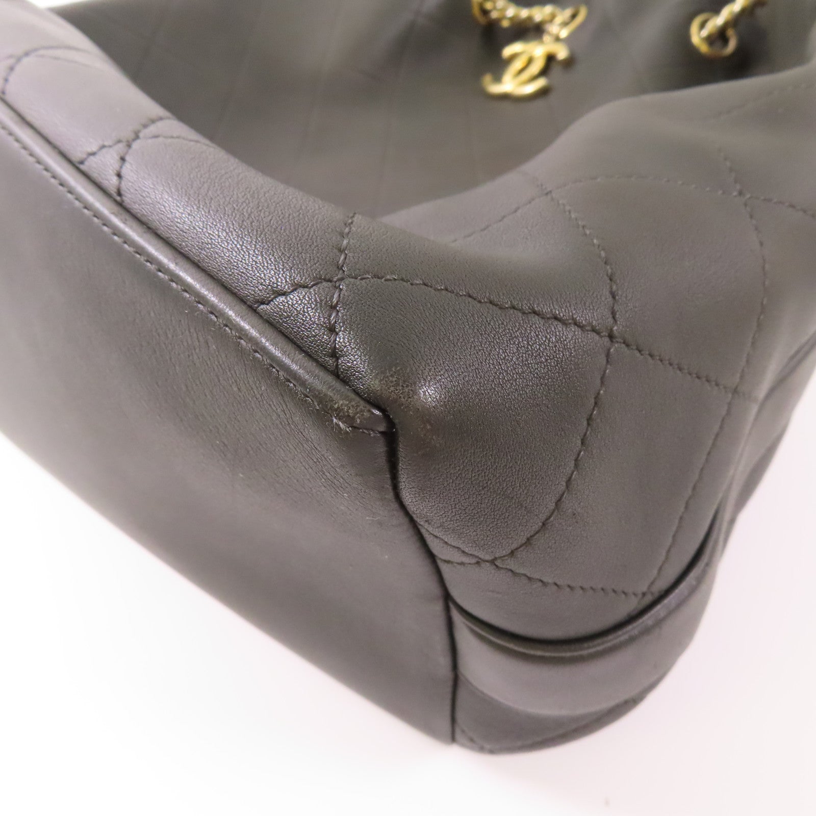 CHANEL 皮革Bucket Bag金扣肩背袋