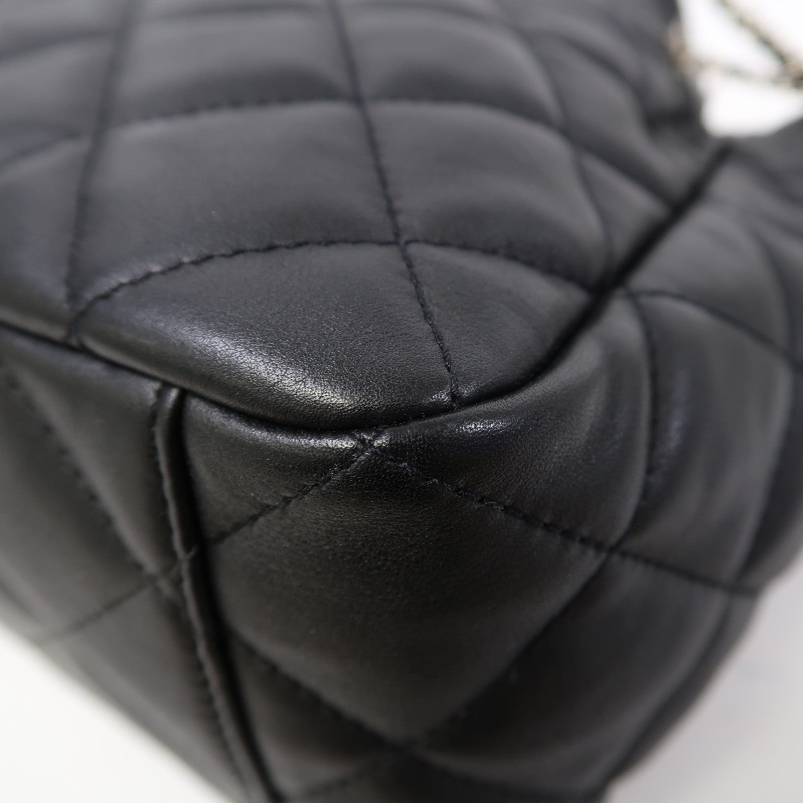 CHANEL 菱格牛皮皮革Bucket Bag金扣鏈帶肩背袋黑色