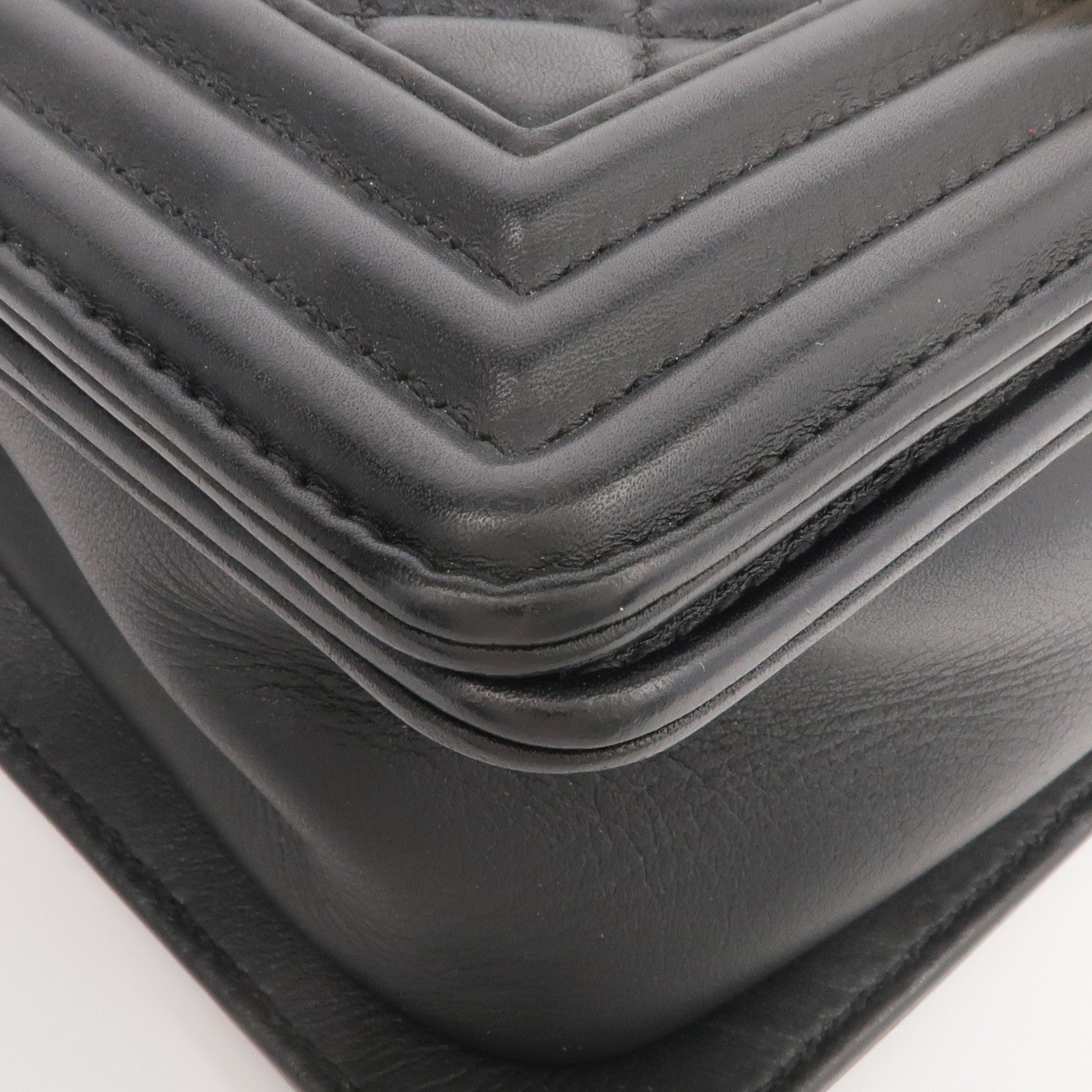 CHANEL 羊皮皮革Boy 20金扣鏈帶肩背袋