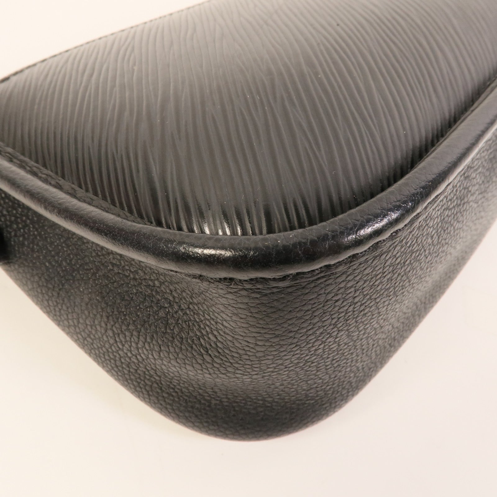 LOUIS VUITTON Epi Buci銀扣肩背袋