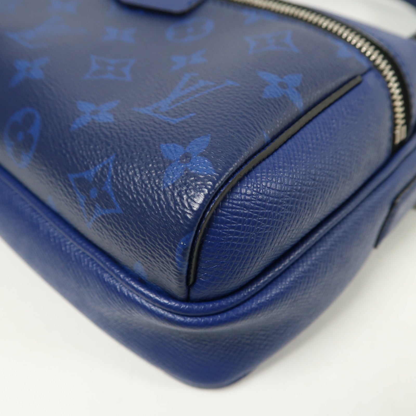 LOUIS VUITTON 【激減優惠】Taiga/Monogram Outdoor Messenger肩背袋