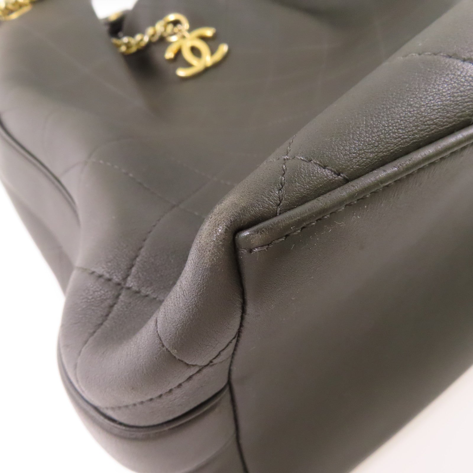 CHANEL 皮革Bucket Bag金扣肩背袋