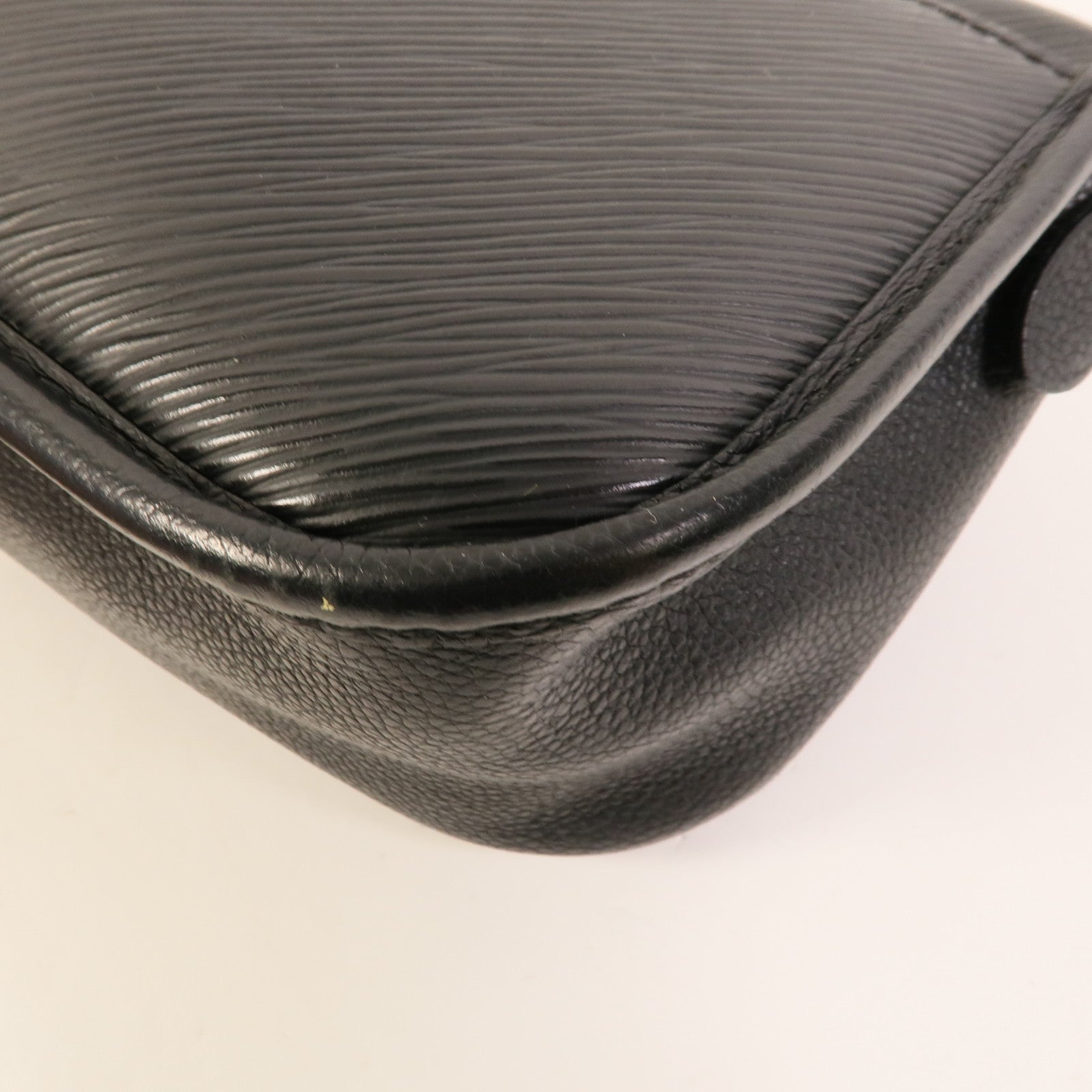 LOUIS VUITTON Epi Buci銀扣肩背袋
