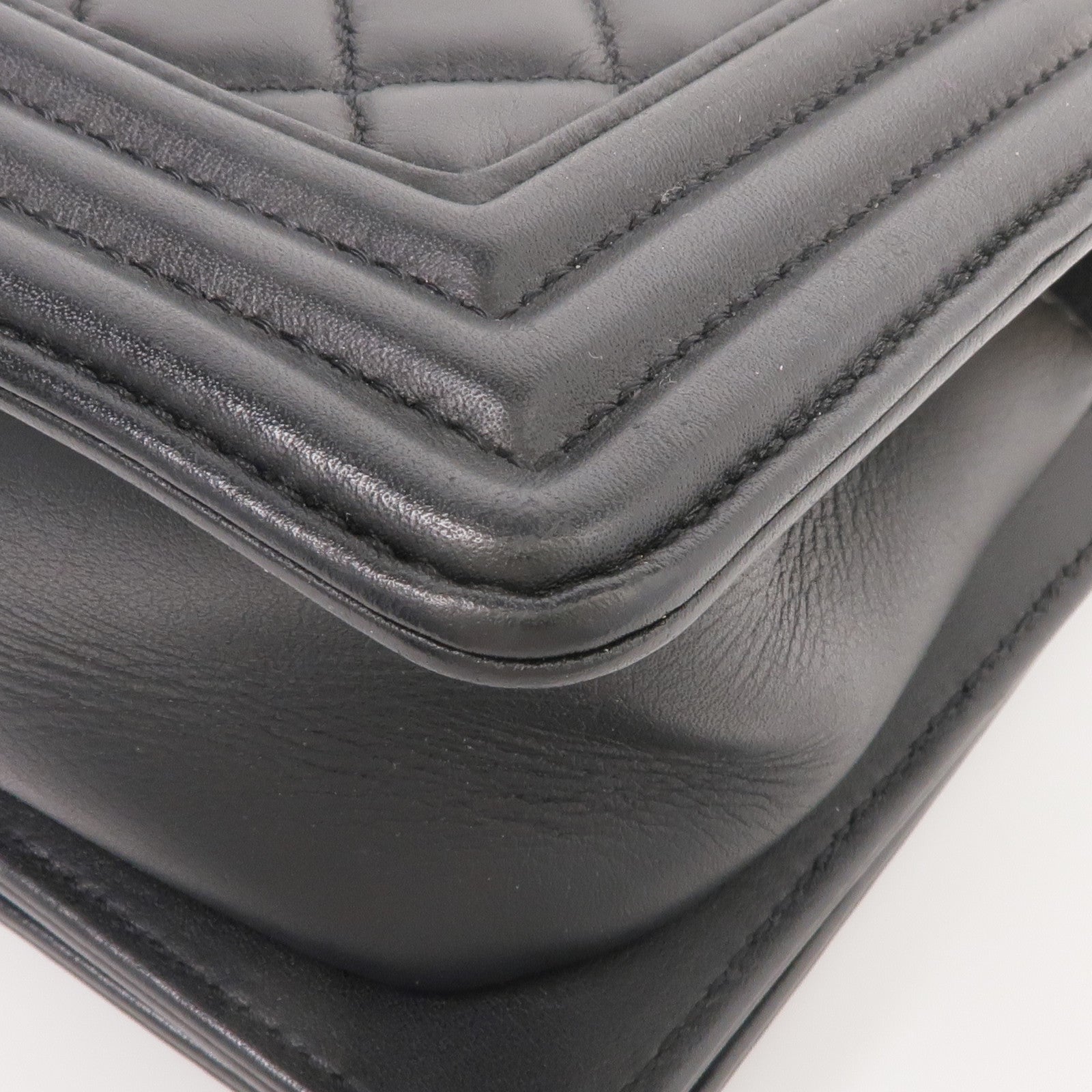 CHANEL 羊皮皮革Boy 20金扣鏈帶肩背袋