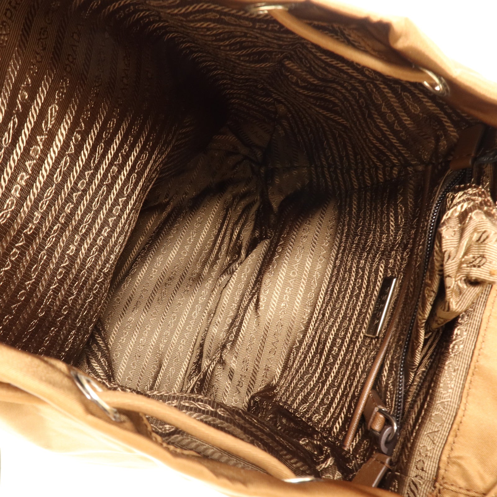 PRADA 尼龍Rucksack銀扣背包