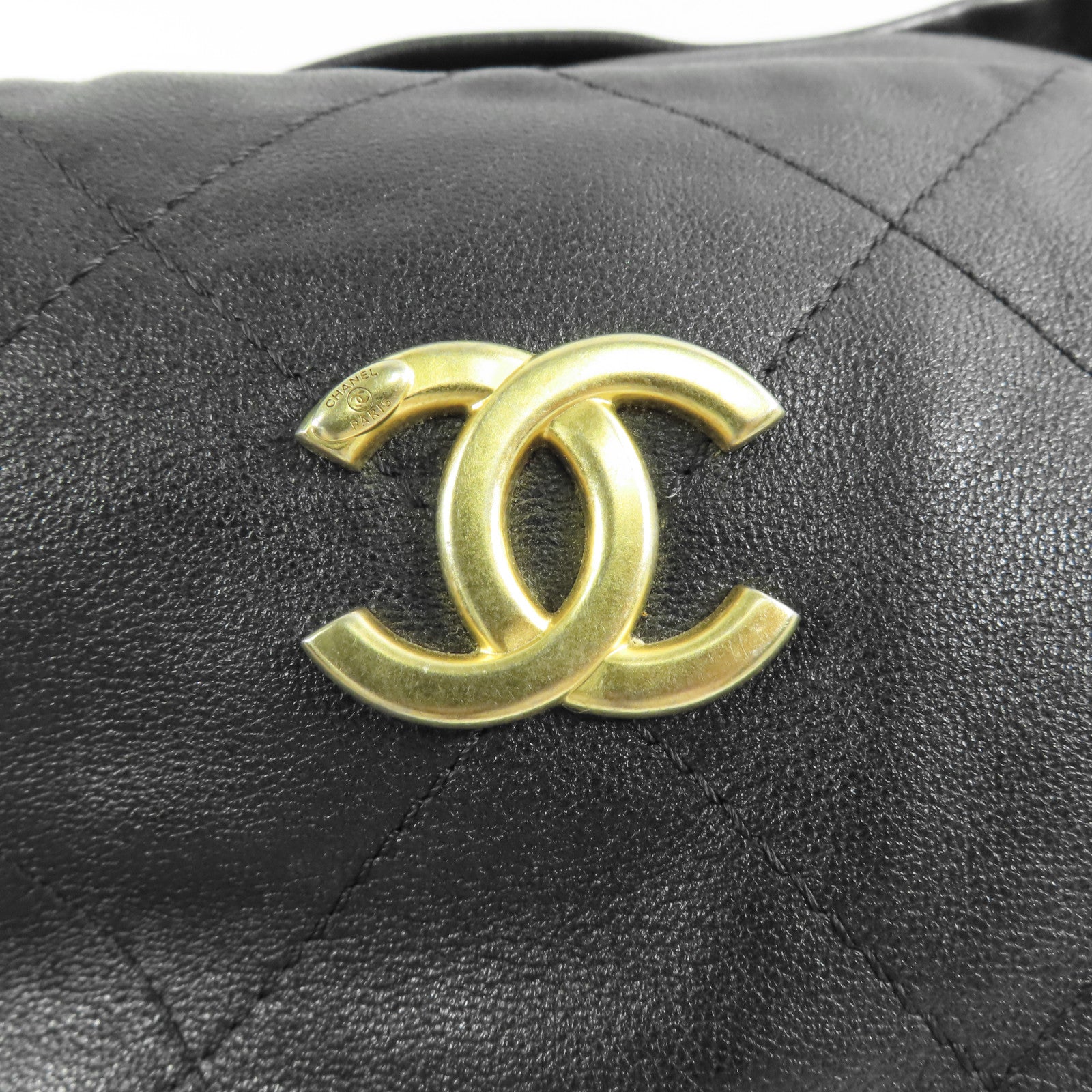 CHANEL 牛皮皮革Hobo Bag金扣肩背袋