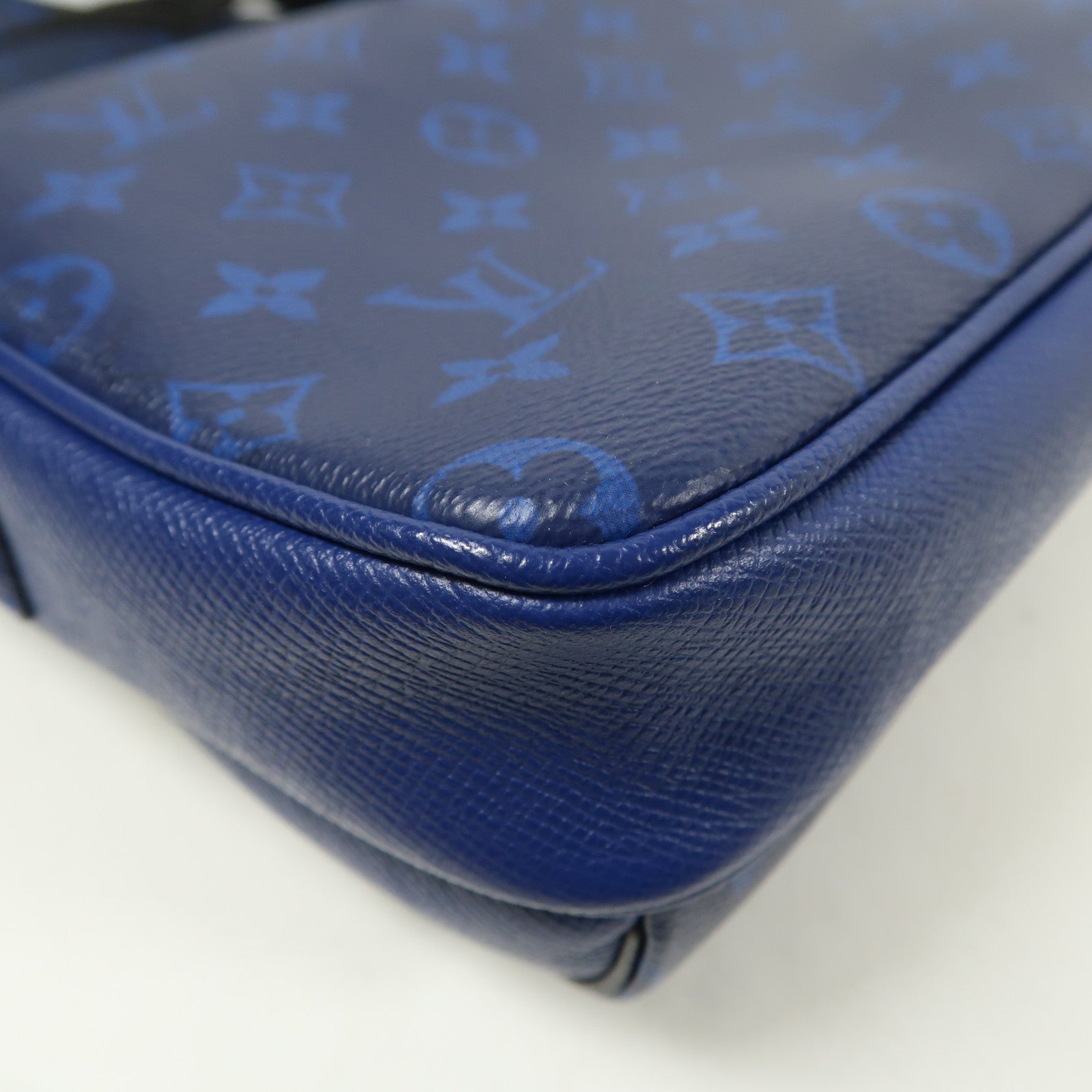 LOUIS VUITTON 【激減優惠】Taiga/Monogram Outdoor Messenger肩背袋