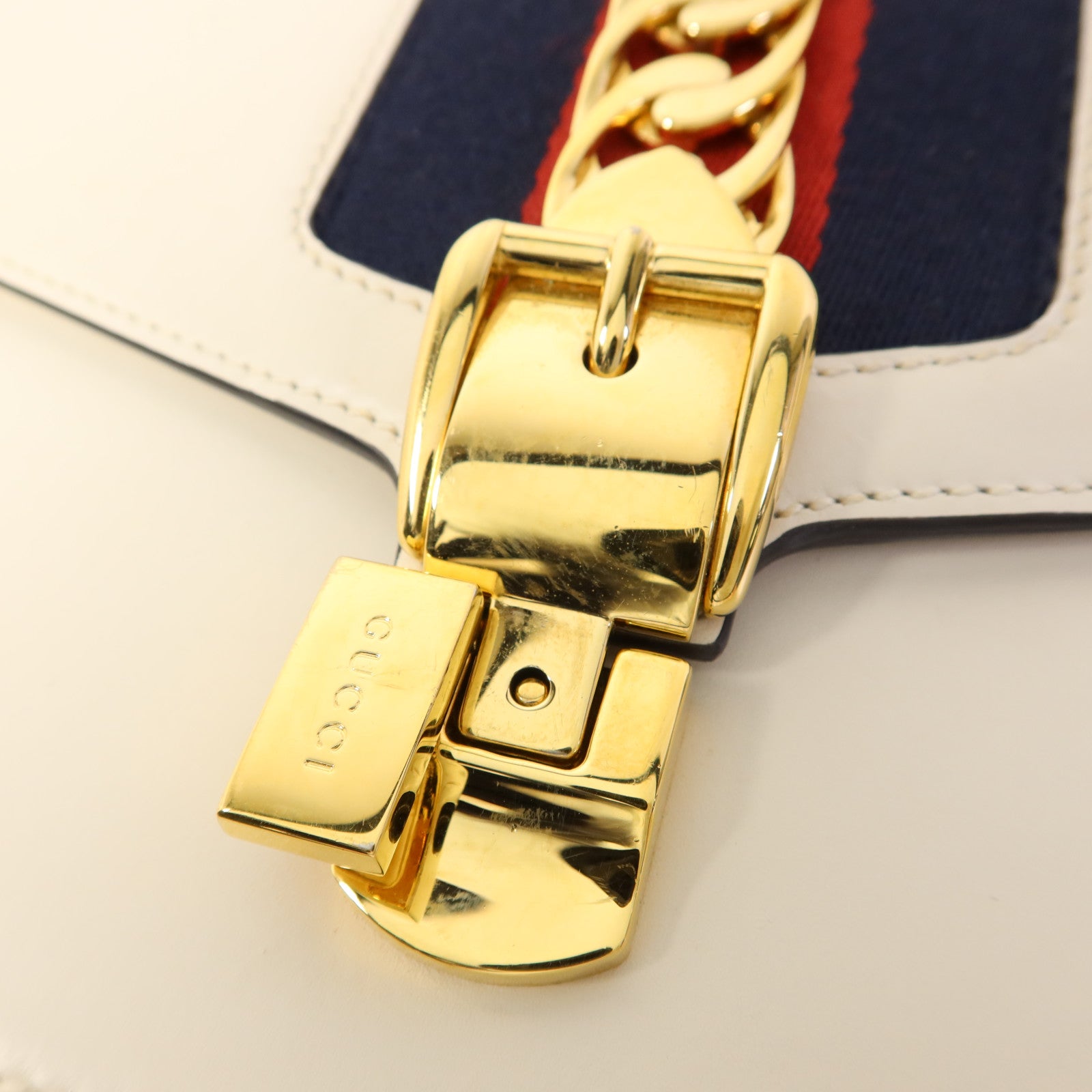 GUCCI 牛皮皮革Sylvie金扣肩背袋