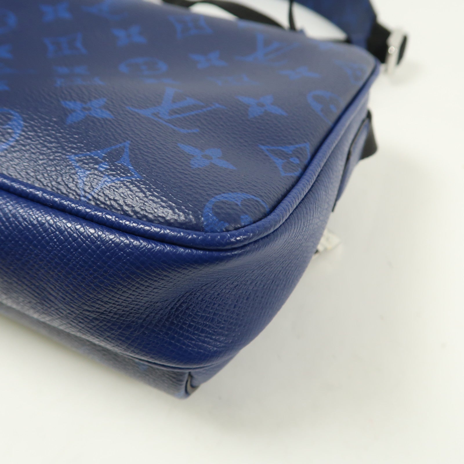 LOUIS VUITTON 【激減優惠】Taiga/Monogram Outdoor Messenger肩背袋