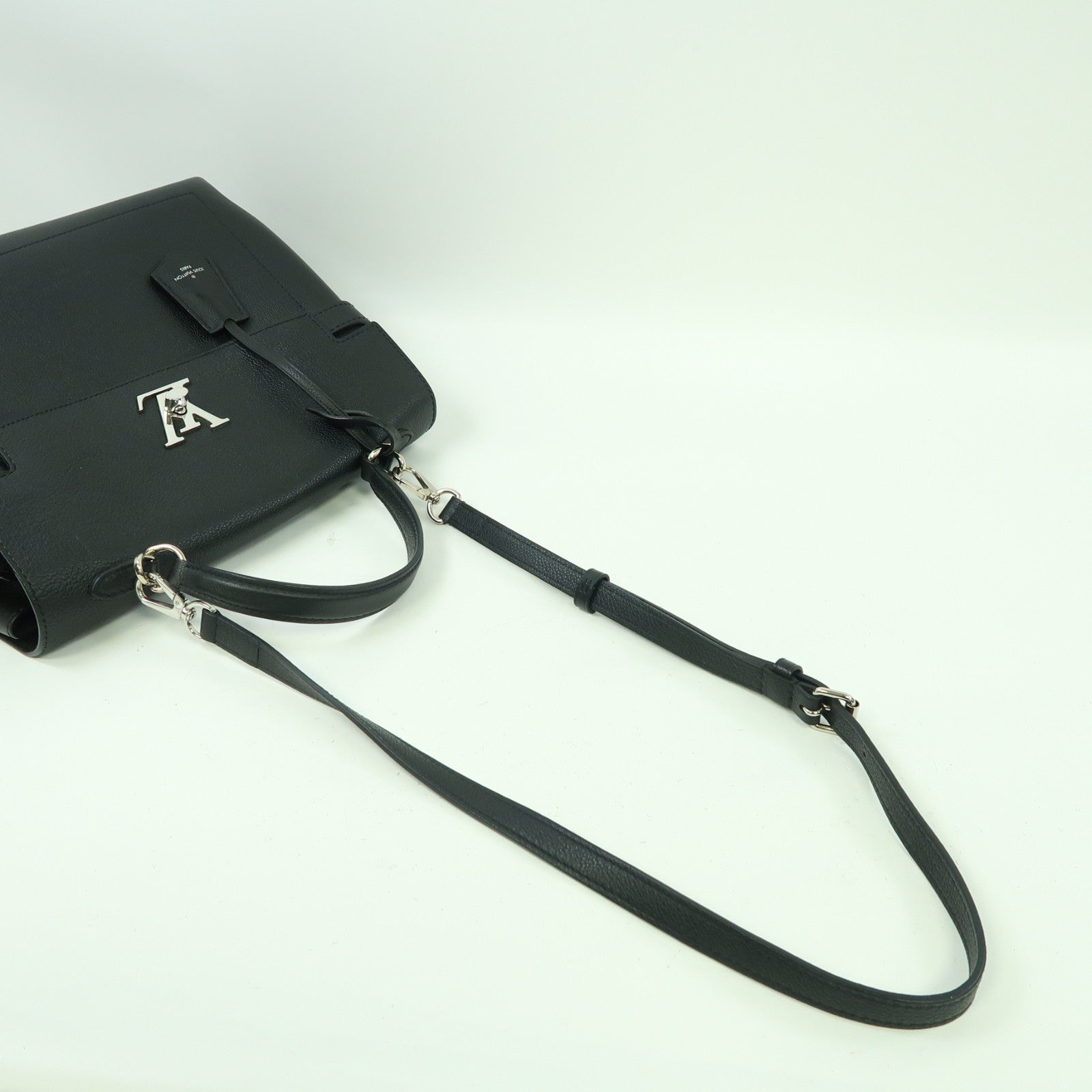 LOUIS VUITTON 牛皮皮革Lockme Ever銀扣手挽肩背兩用袋黑色