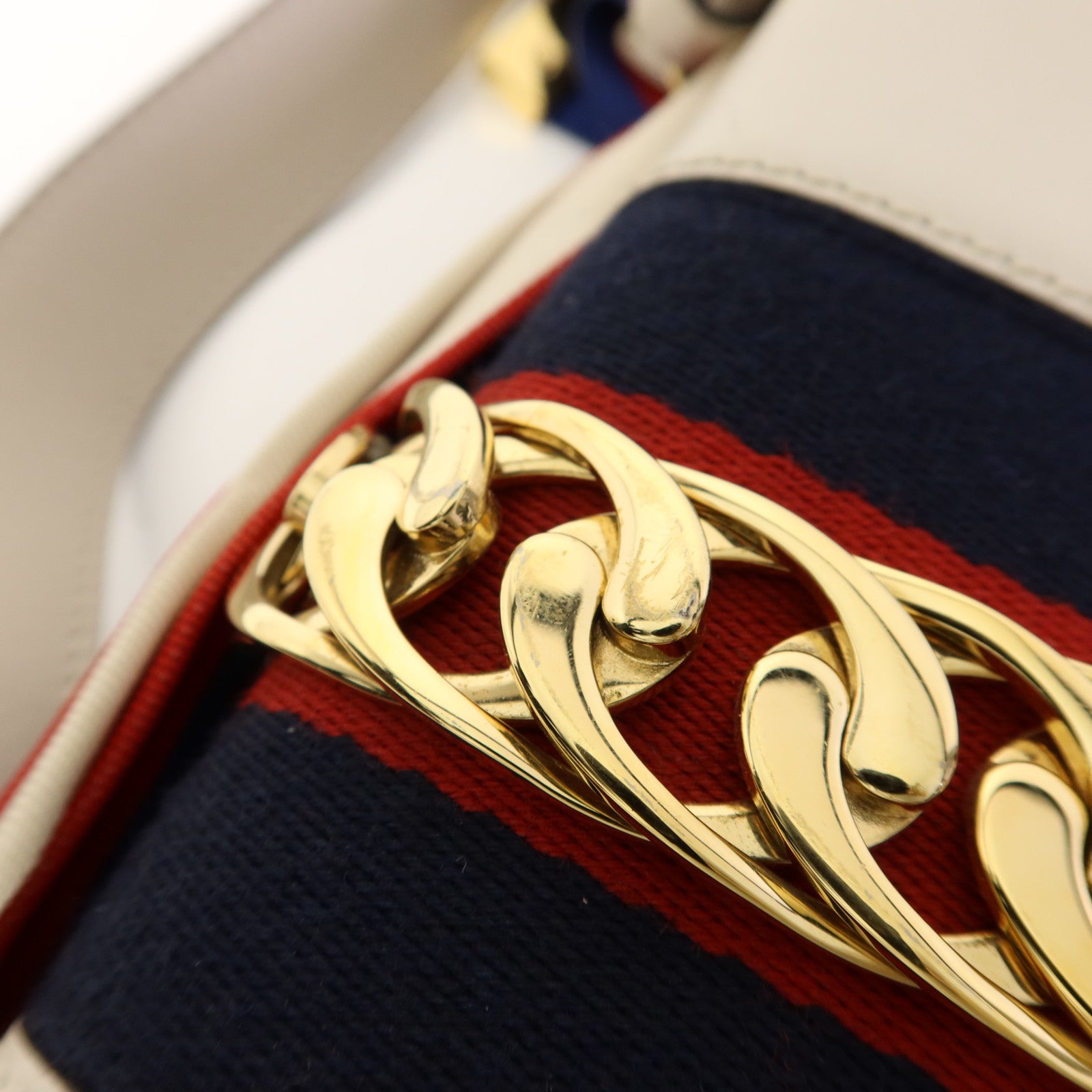 GUCCI 牛皮皮革Sylvie金扣肩背袋