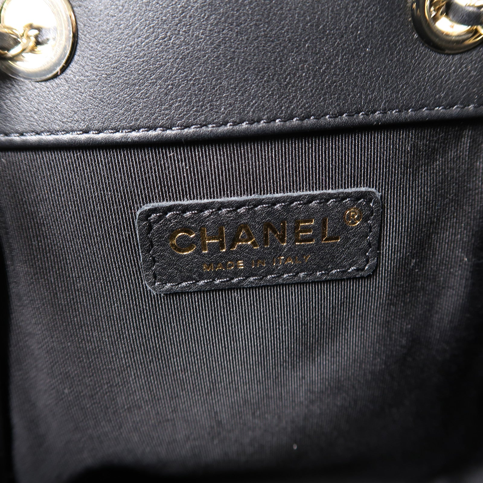 CHANEL 菱格牛皮皮革Bucket Bag金扣鏈帶肩背袋黑色