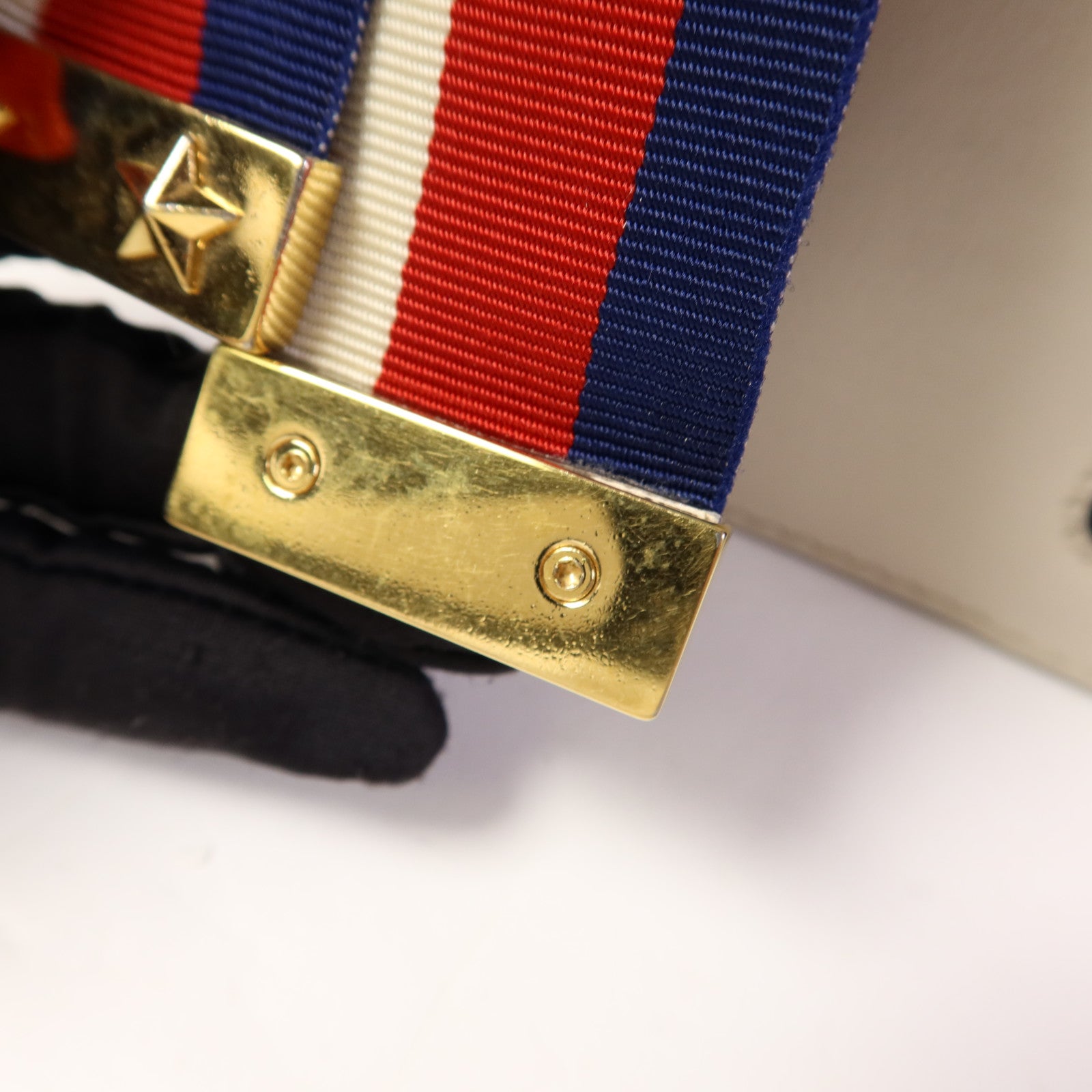 GUCCI 牛皮皮革Sylvie金扣肩背袋