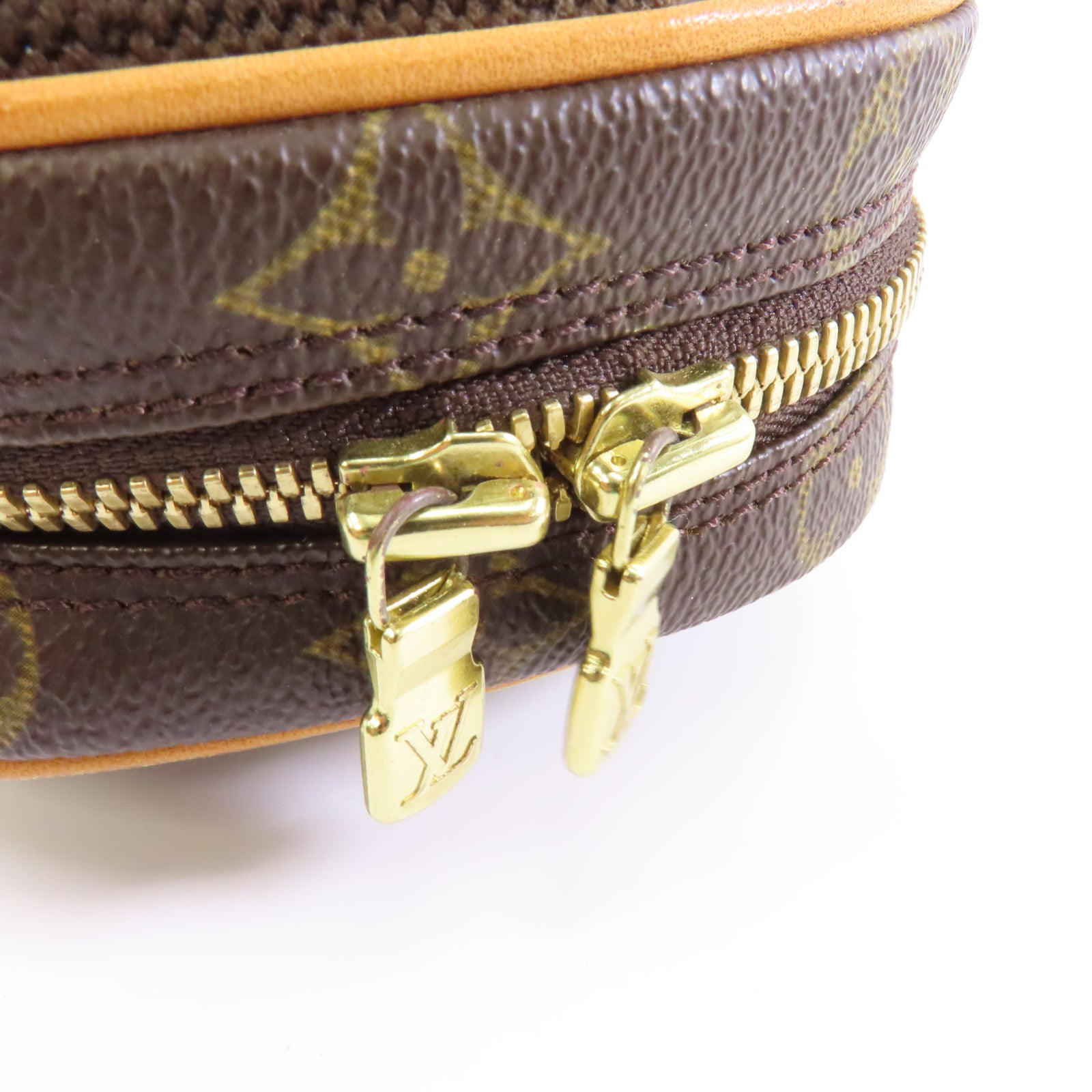 LOUIS VUITTON Monogram Pochette金扣肩背袋啡色
