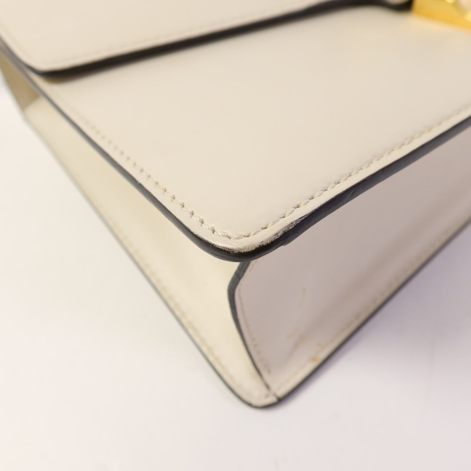 GUCCI 牛皮皮革Sylvie金扣肩背袋