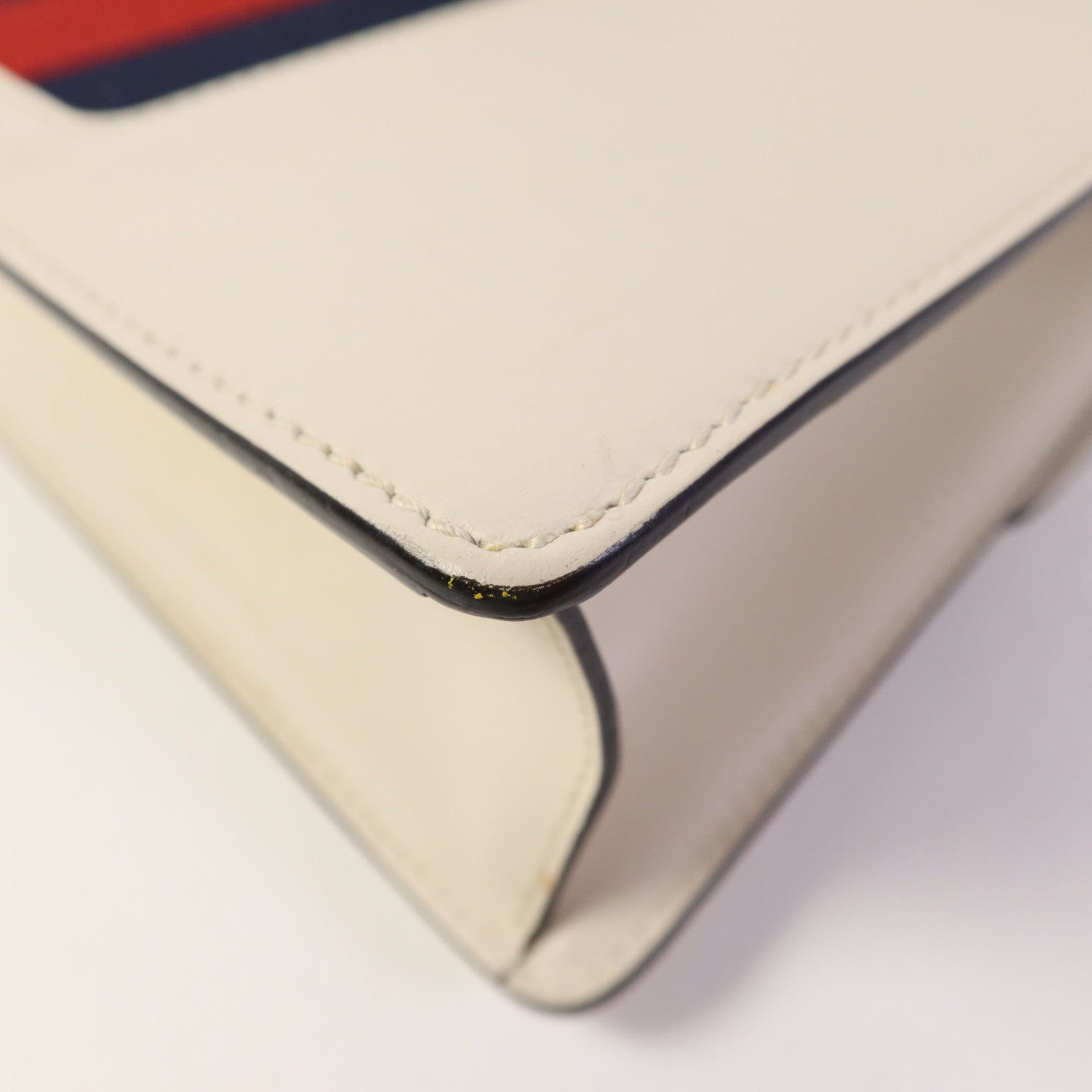 GUCCI 牛皮皮革Sylvie金扣肩背袋