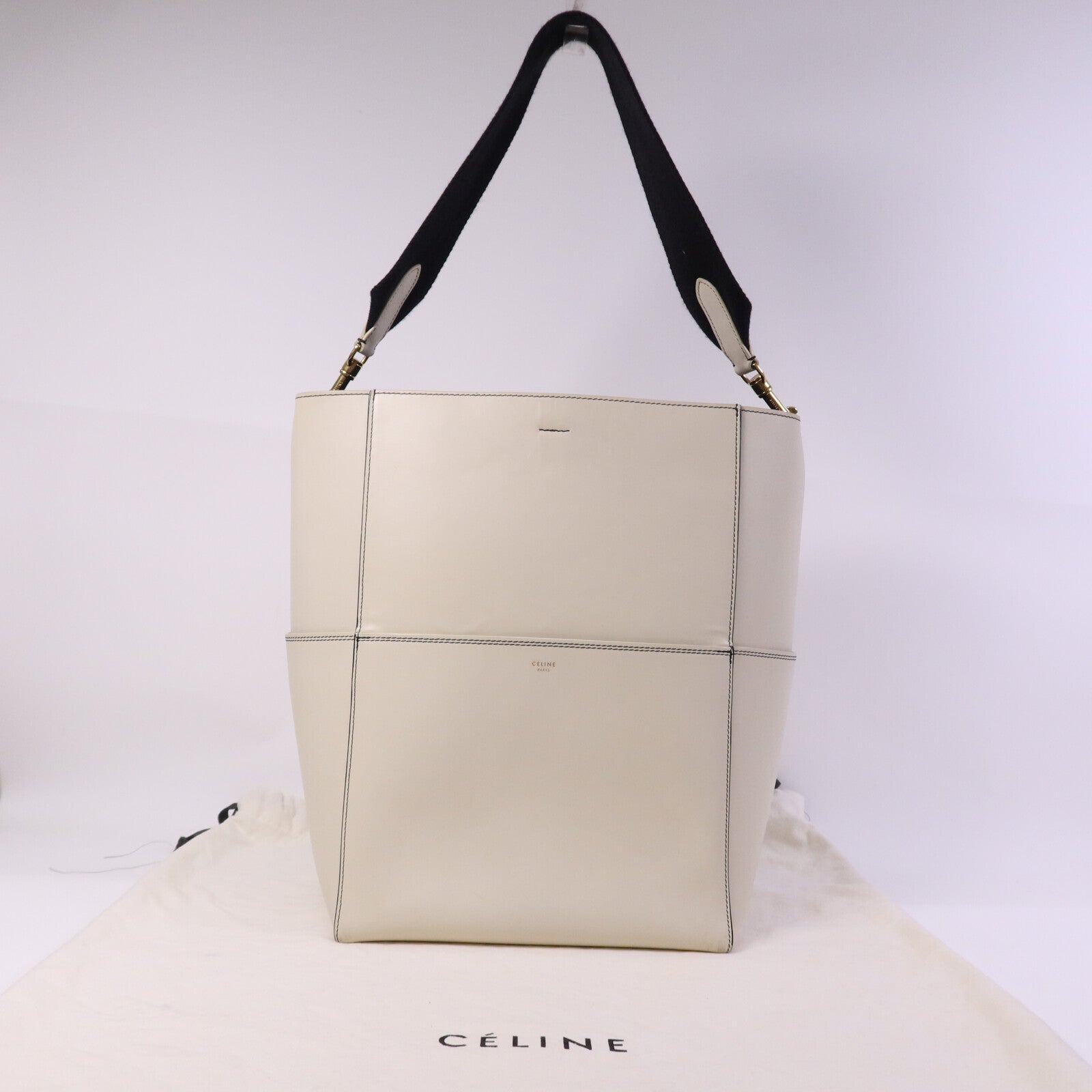 CELINE 牛皮皮革Sangle Bucket金扣手挽袋