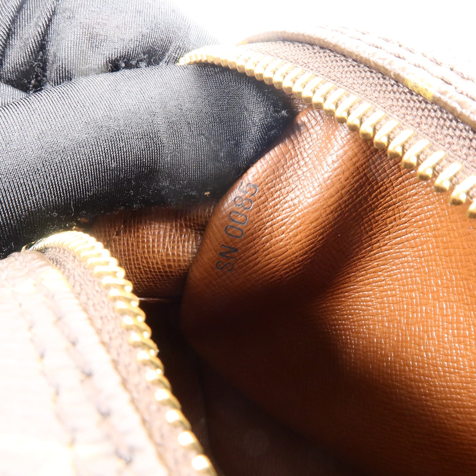 LOUIS VUITTON Monogram Blois肩背袋