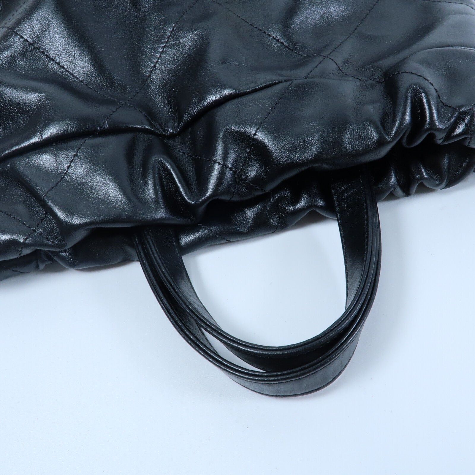 CHANEL 牛皮皮革Chanel 22 Backpack鏈帶背包