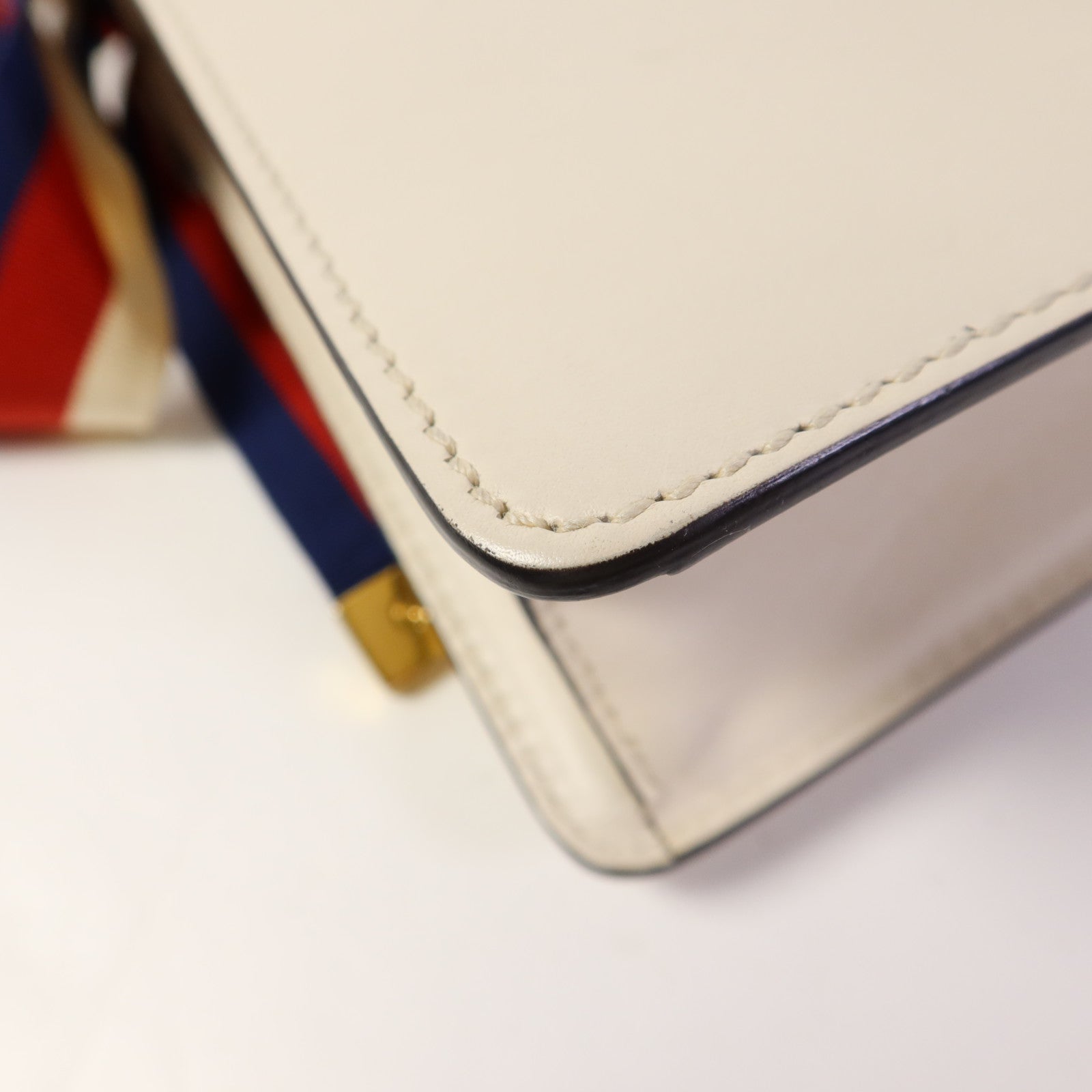 GUCCI 牛皮皮革Sylvie金扣肩背袋