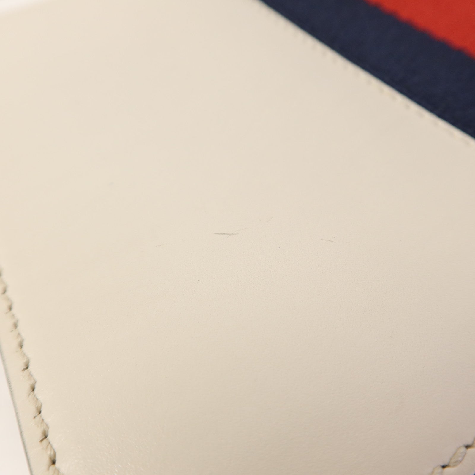 GUCCI 牛皮皮革Sylvie金扣肩背袋