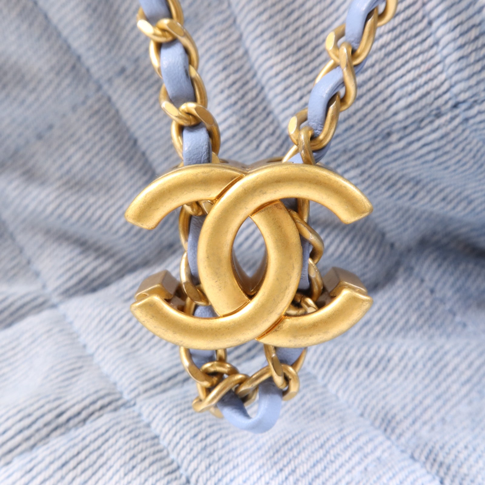 CHANEL 牛仔布Chanel 25 Small金扣鏈帶肩背袋