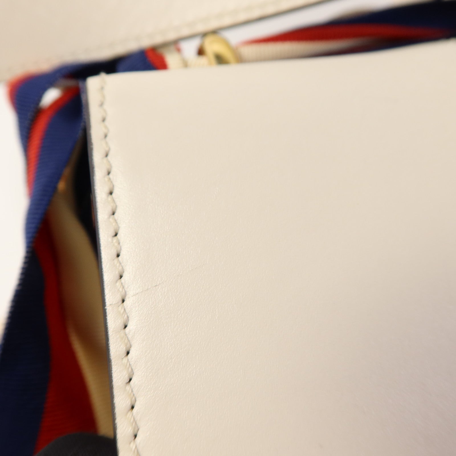 GUCCI 牛皮皮革Sylvie金扣肩背袋