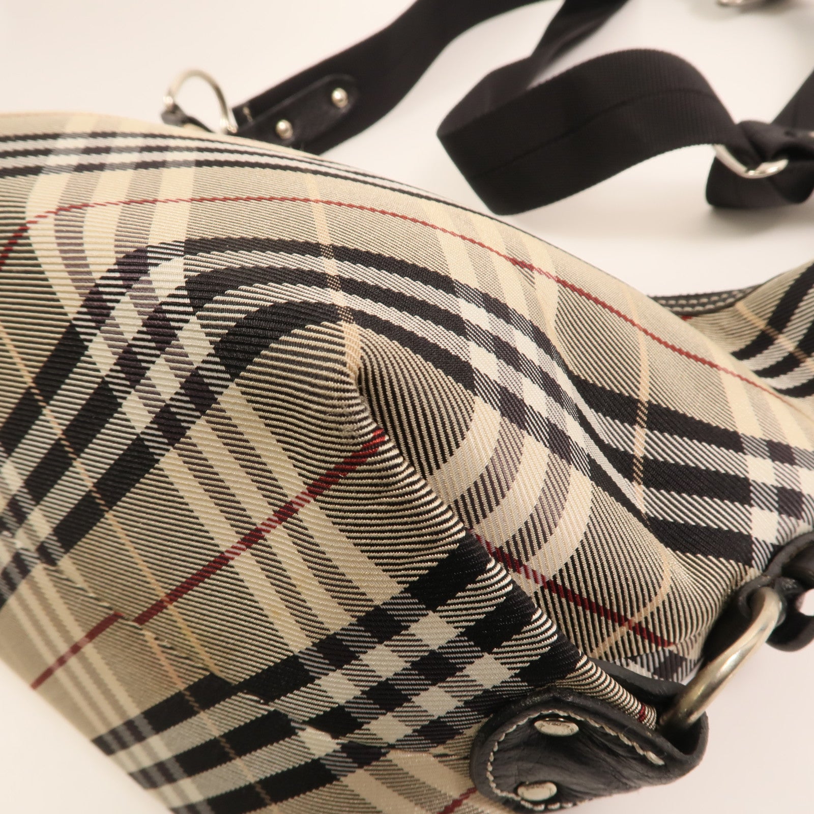 BURBERRY 尼龍Shoulder Bag銀扣肩背袋