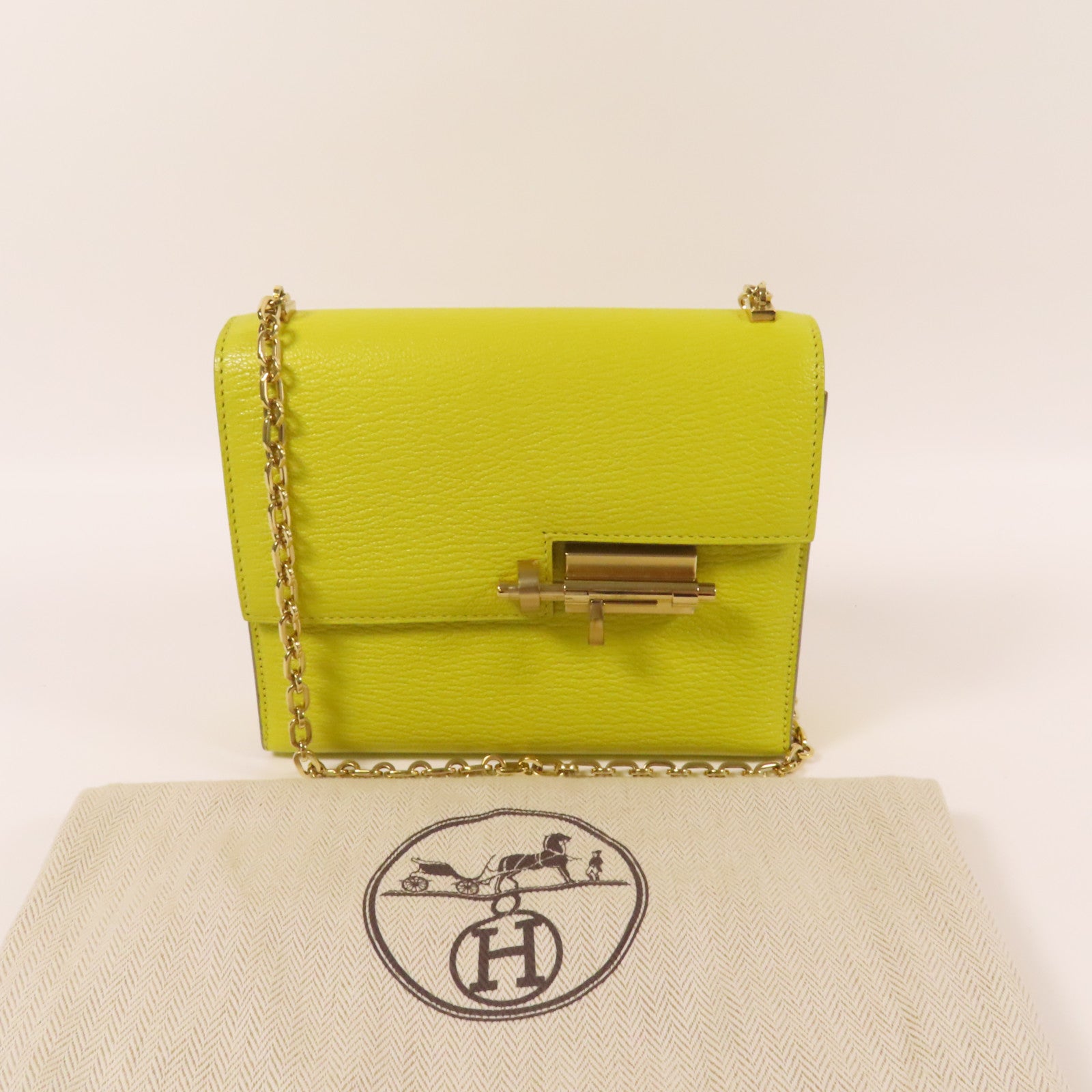HERMES Chevre皮革Verrou Mini金扣鏈帶肩背袋Lime